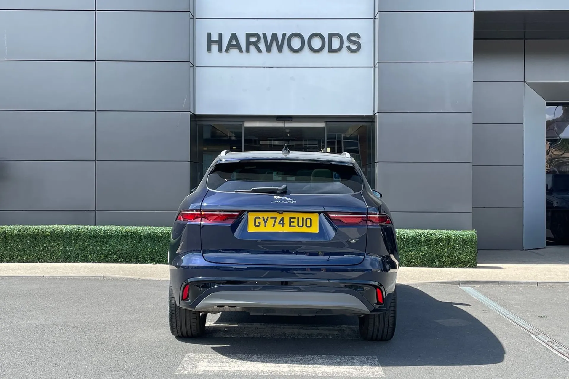 Jaguar F-PACE thumbnail image number 7