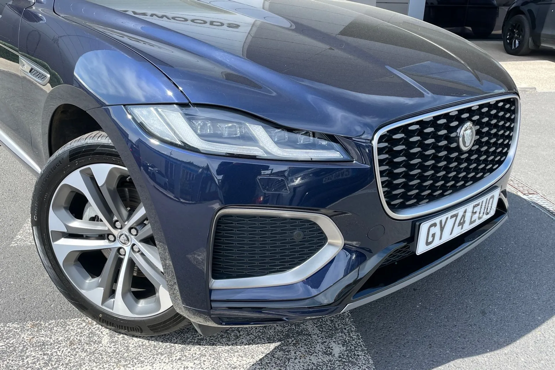 Jaguar F-PACE thumbnail image number 20
