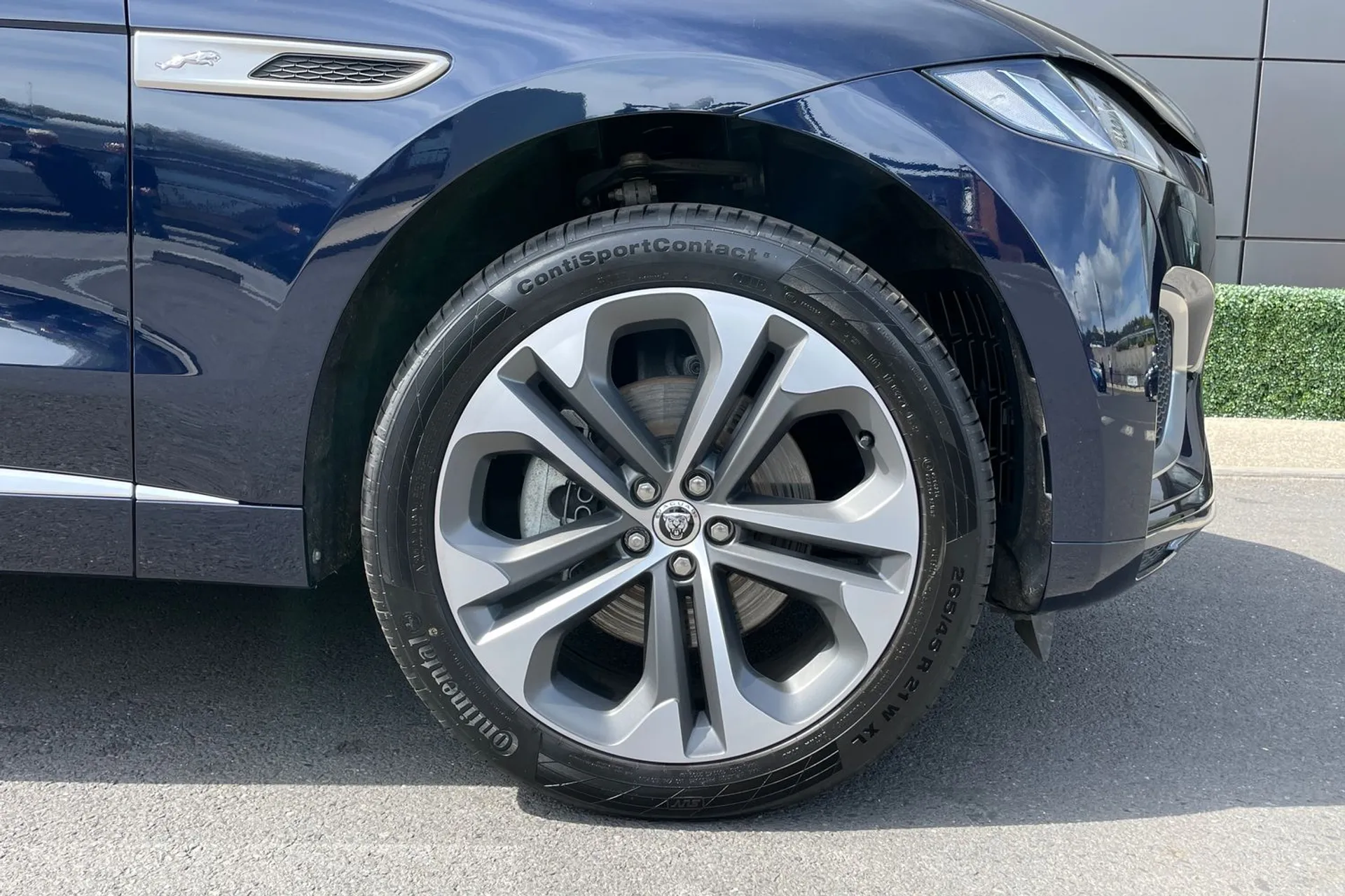 Jaguar F-PACE thumbnail image number 19