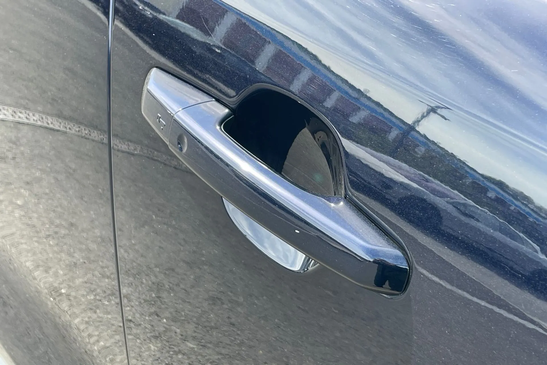 Jaguar F-PACE thumbnail image number 24