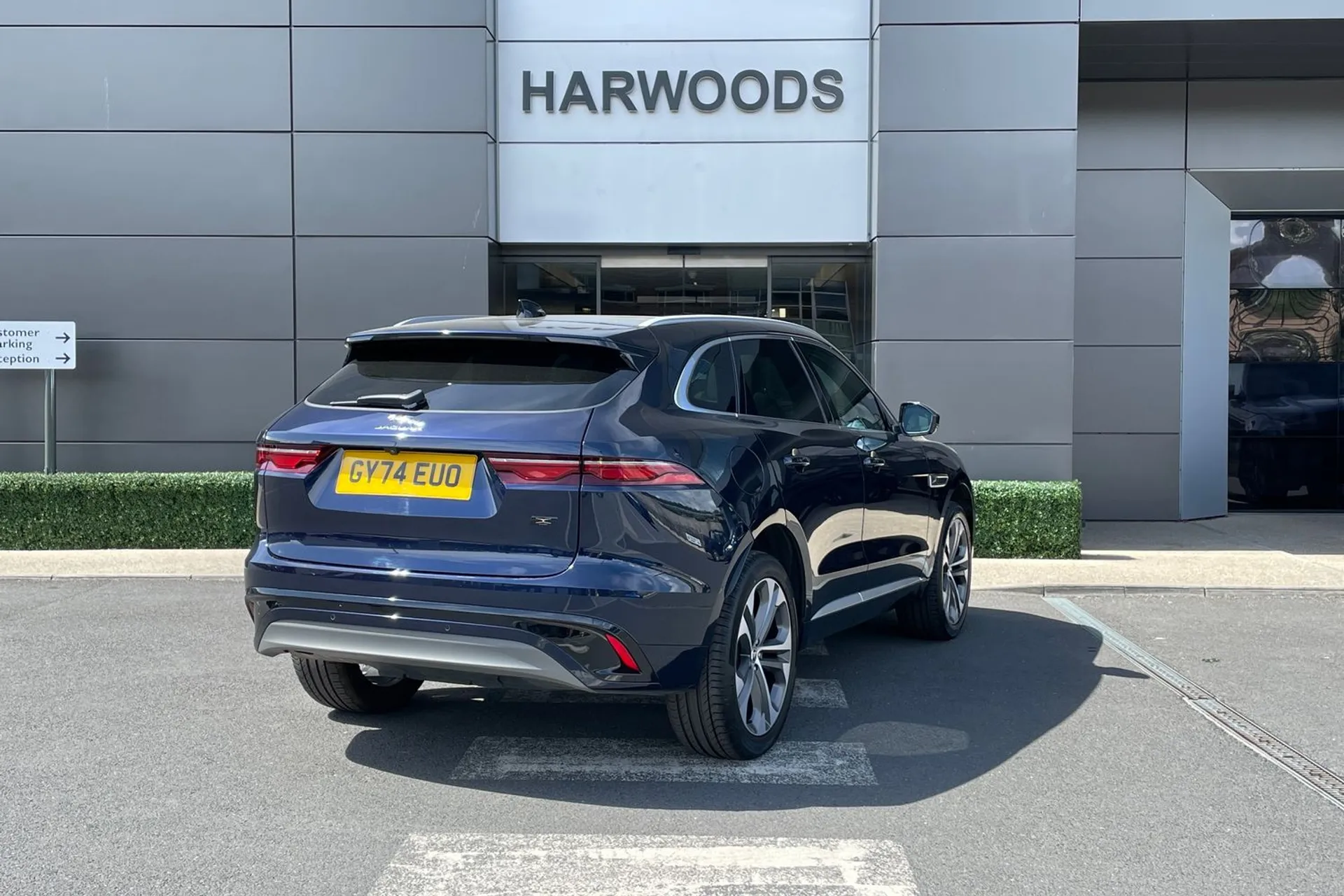 Jaguar F-PACE thumbnail image number 6