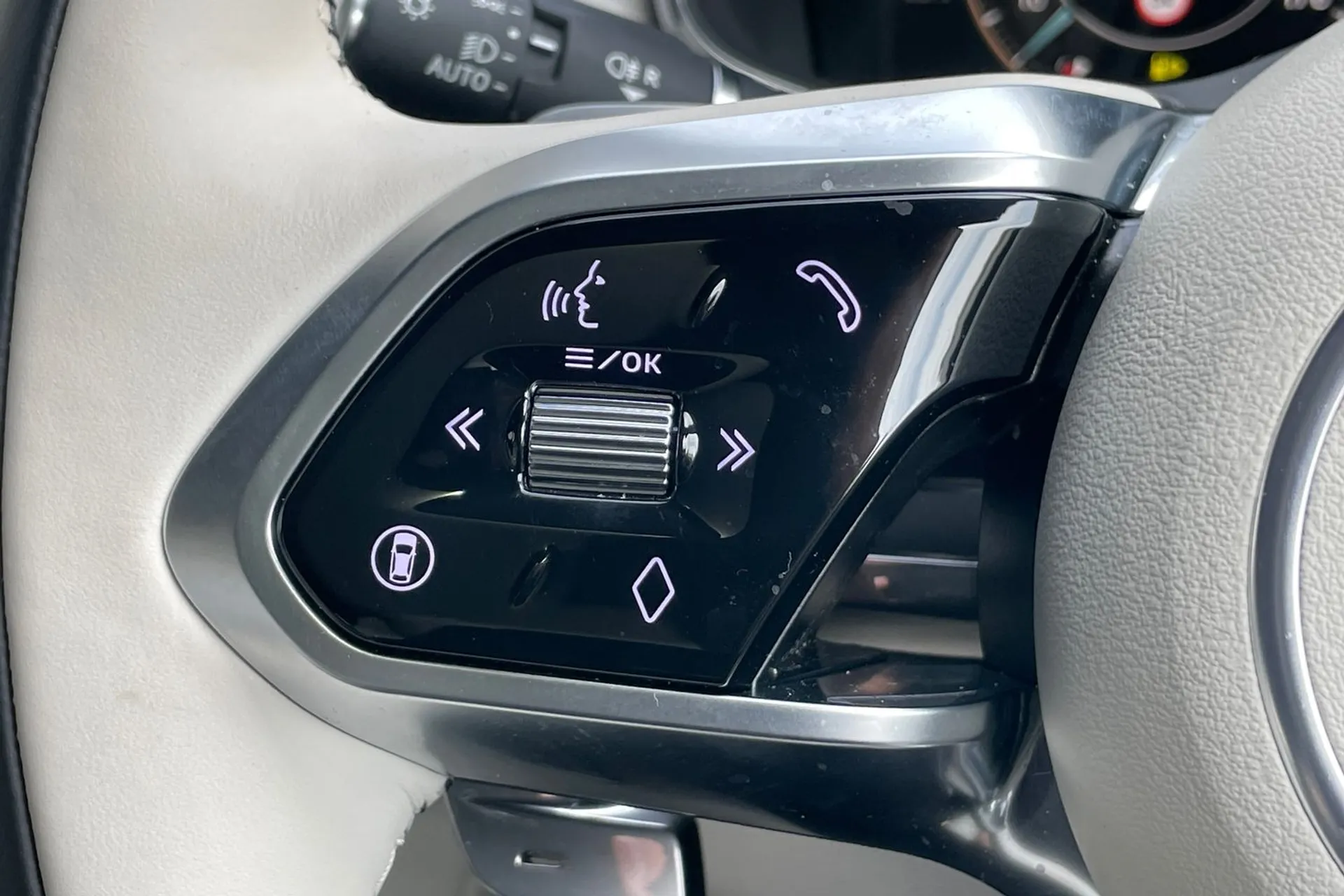 Jaguar F-PACE thumbnail image number 45