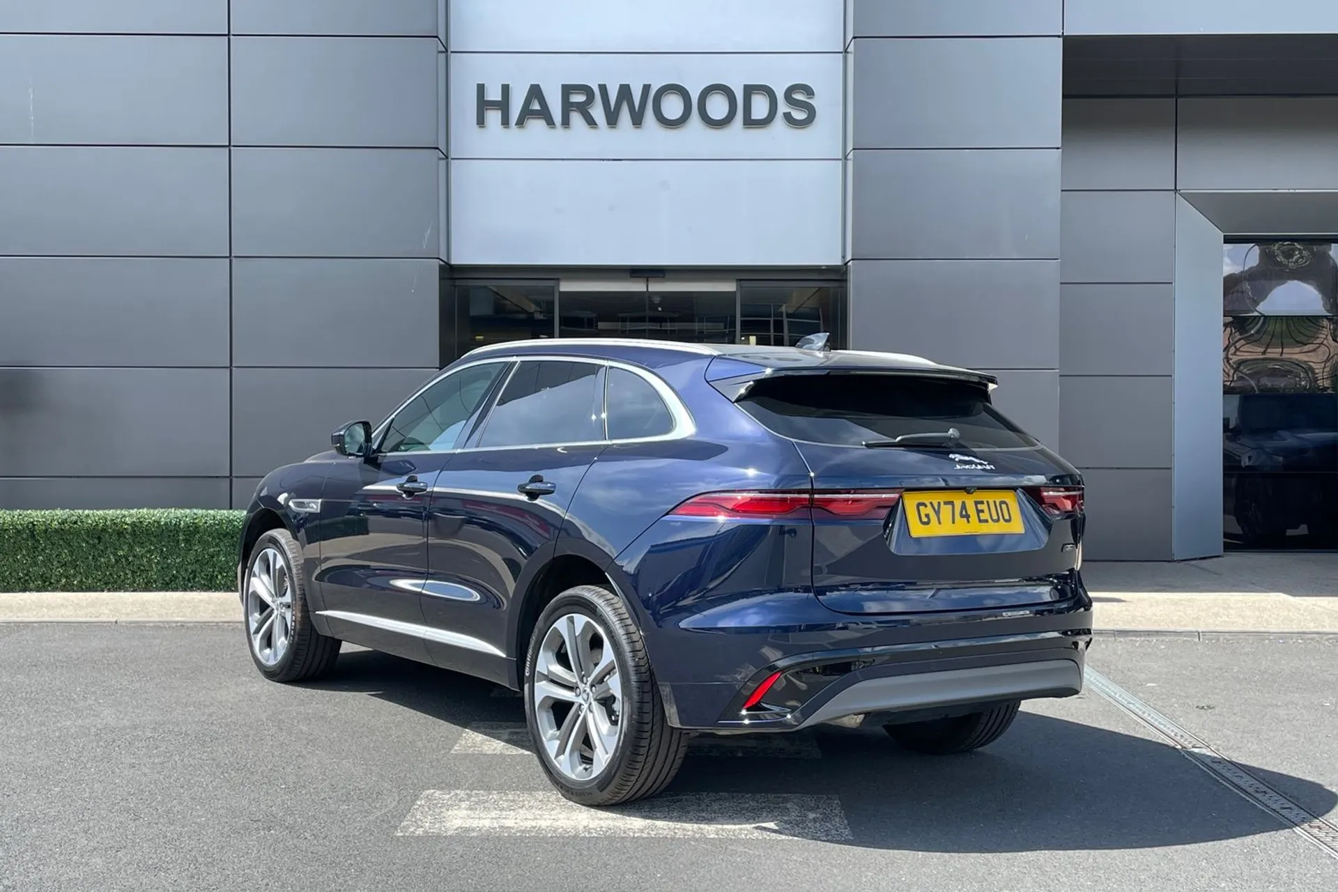 Jaguar F-PACE thumbnail image number 10