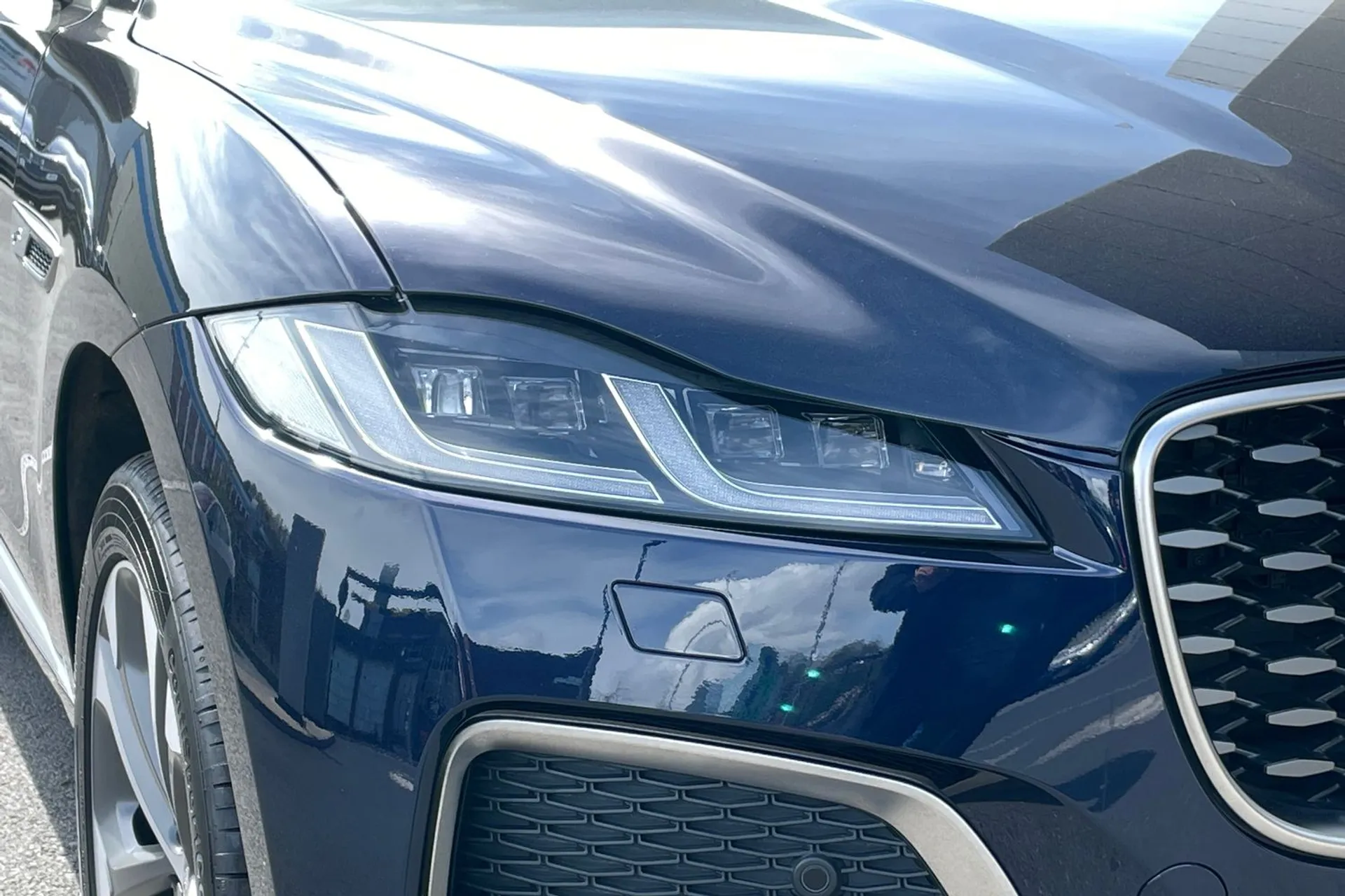 Jaguar F-PACE thumbnail image number 21