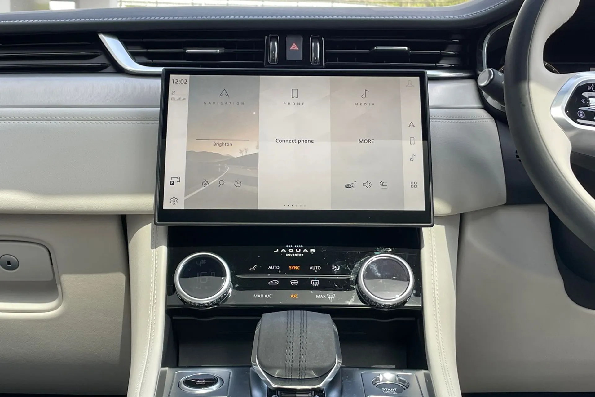 Jaguar F-PACE thumbnail image number 44