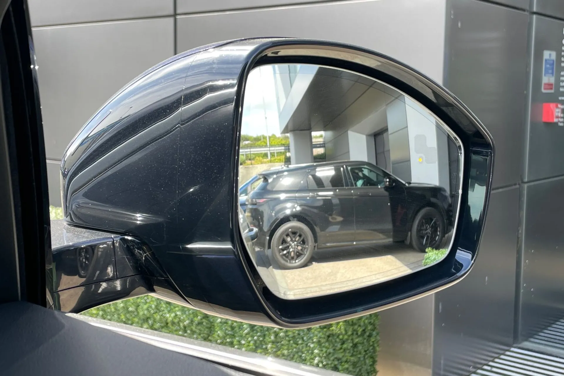 Jaguar F-PACE thumbnail image number 8