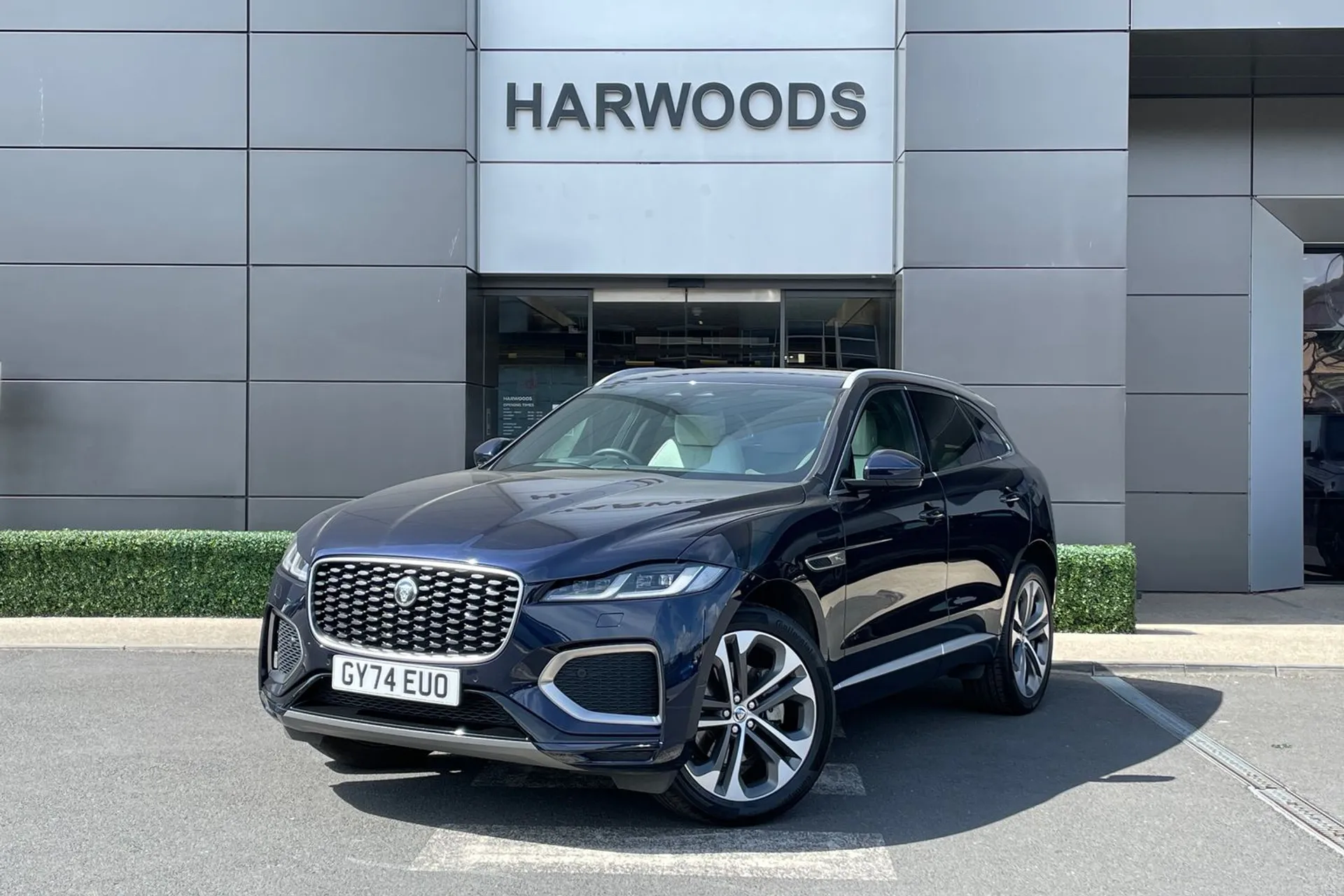 Jaguar F-PACE thumbnail image number 12
