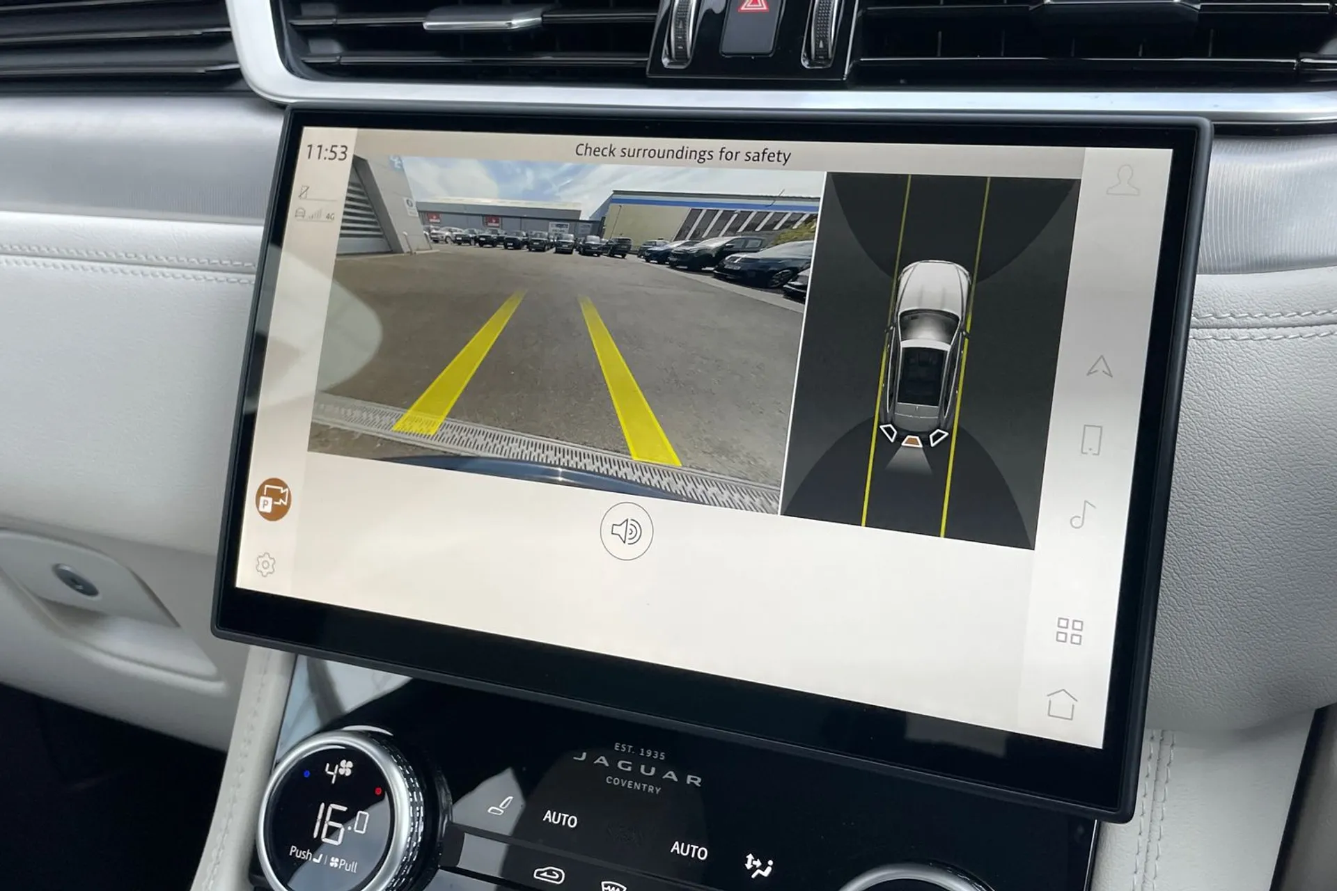 Jaguar F-PACE thumbnail image number 3