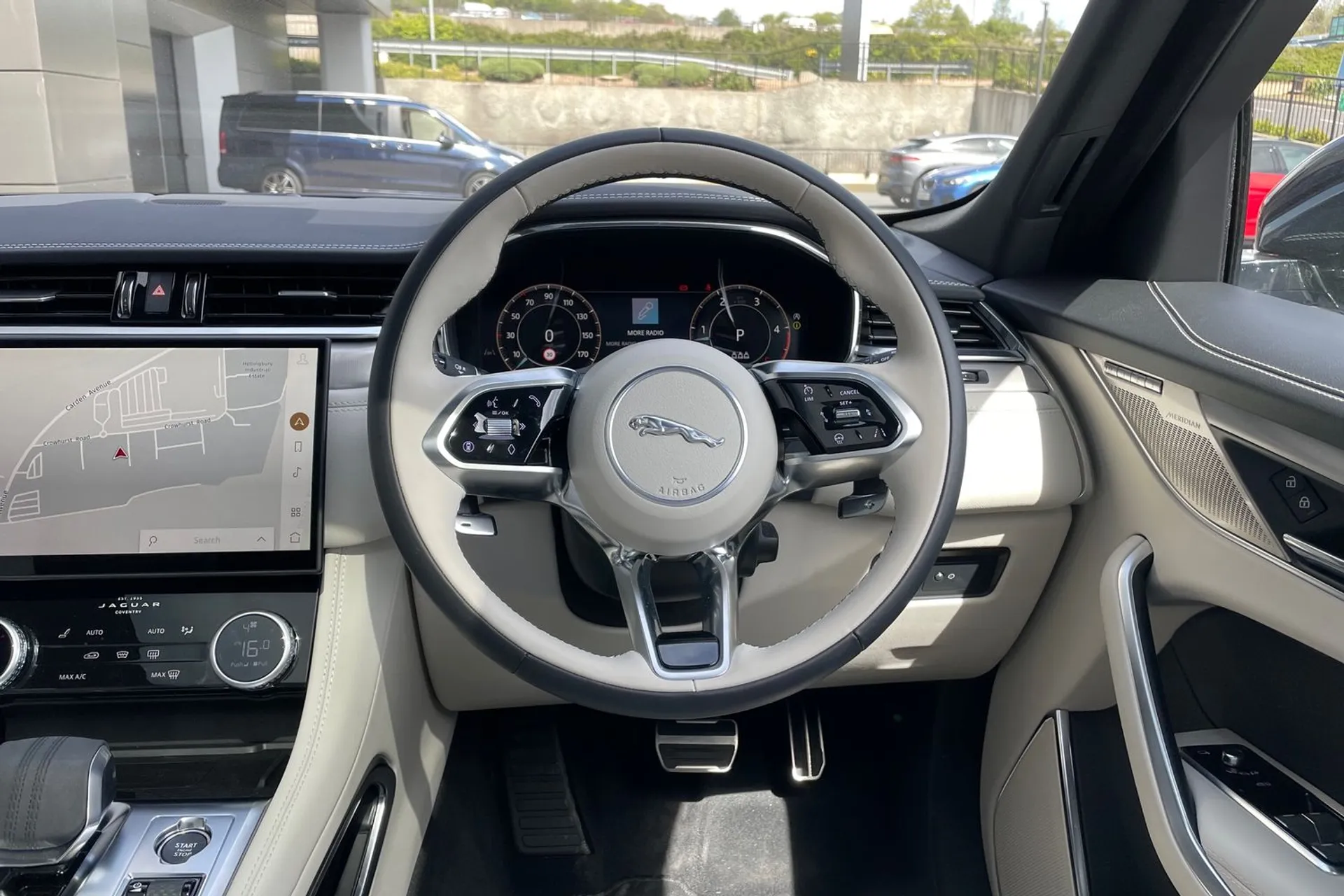 Jaguar F-PACE thumbnail image number 40