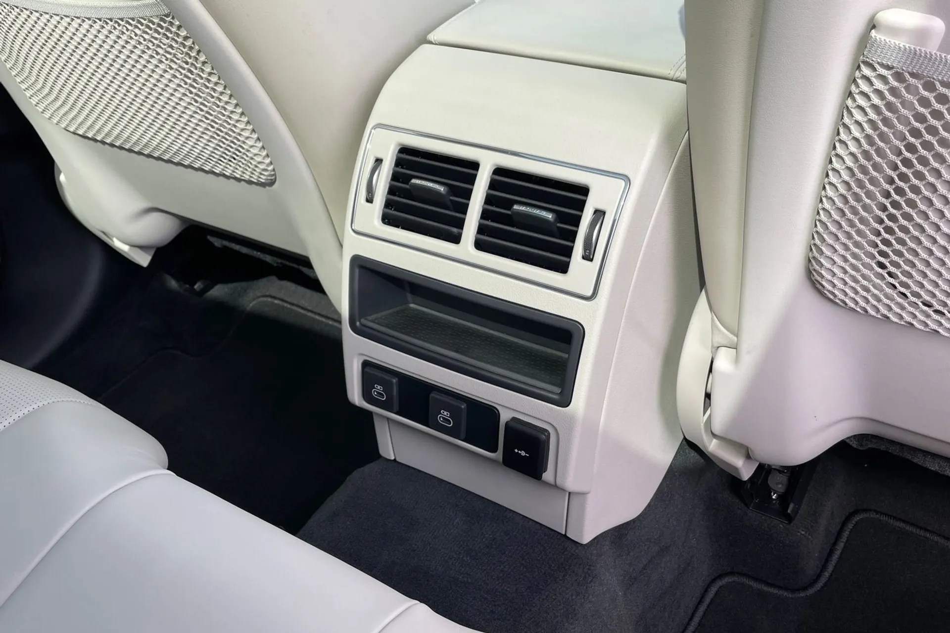 Jaguar F-PACE thumbnail image number 57