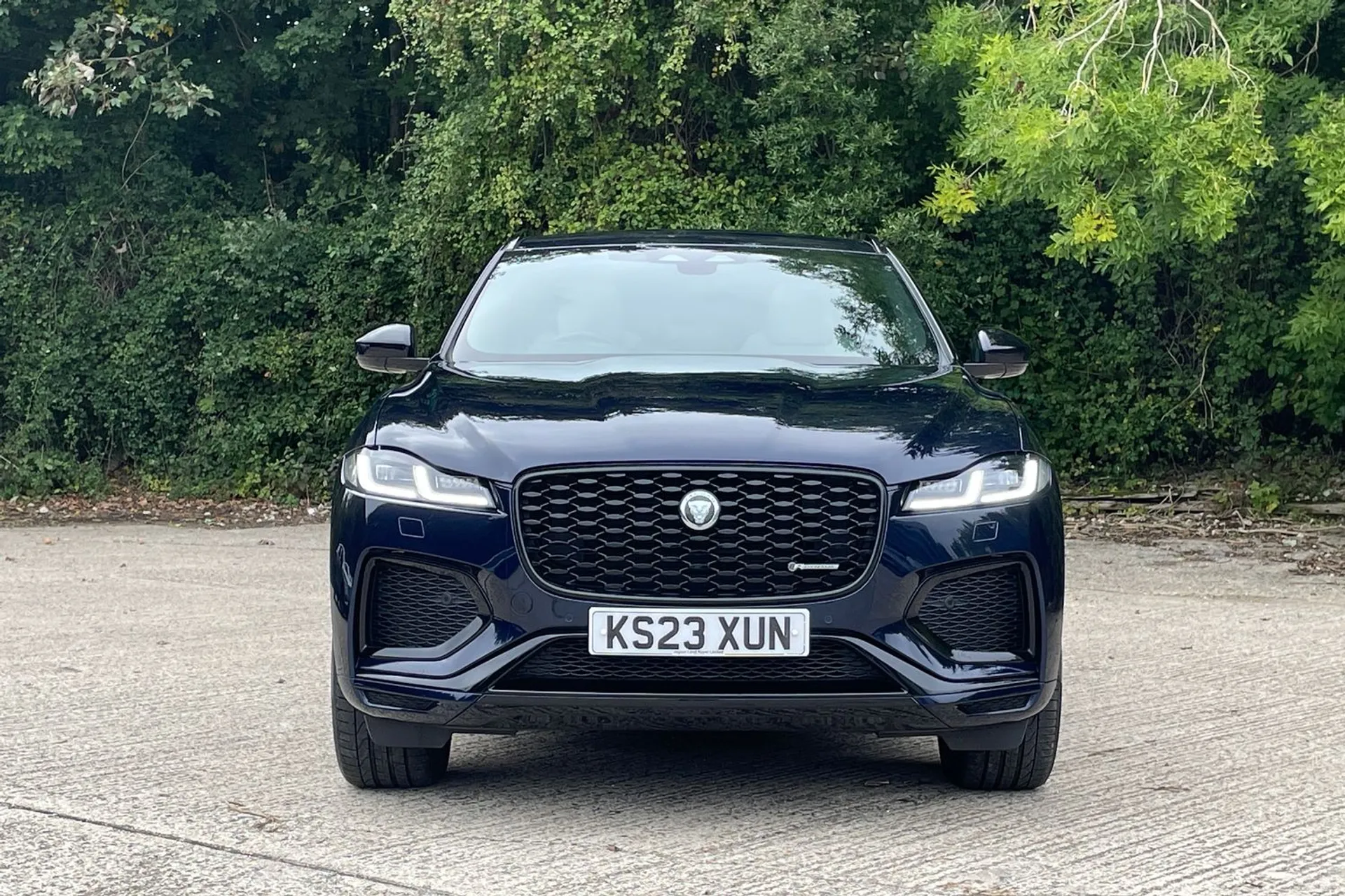 Jaguar F-PACE thumbnail image number 11