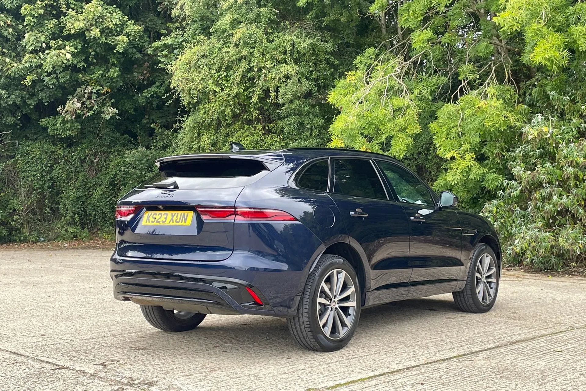 Jaguar F-PACE thumbnail image number 6