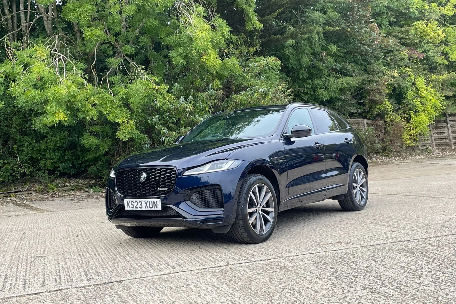 Jaguar F-PACE thumbnail image number 10