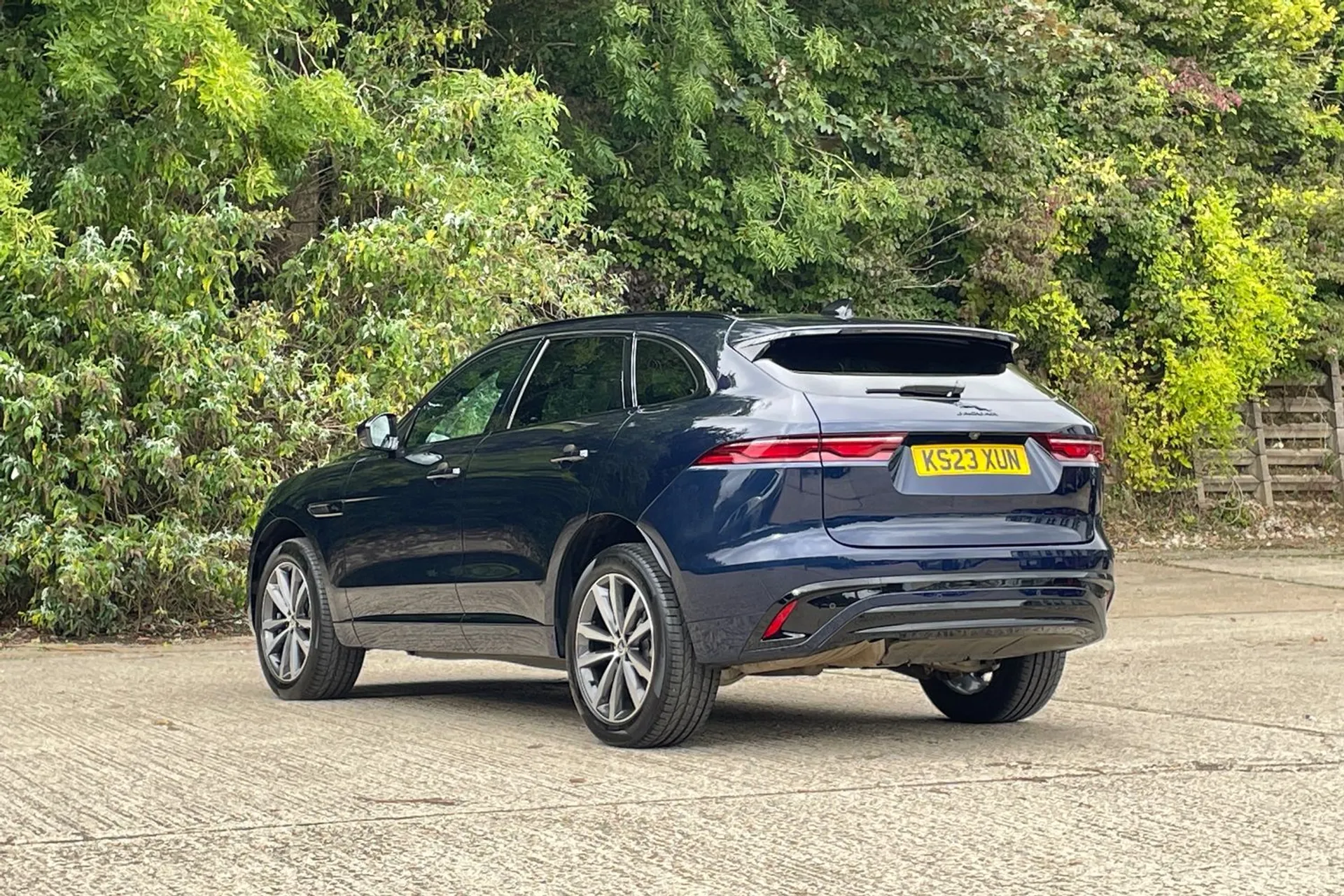 Jaguar F-PACE thumbnail image number 9