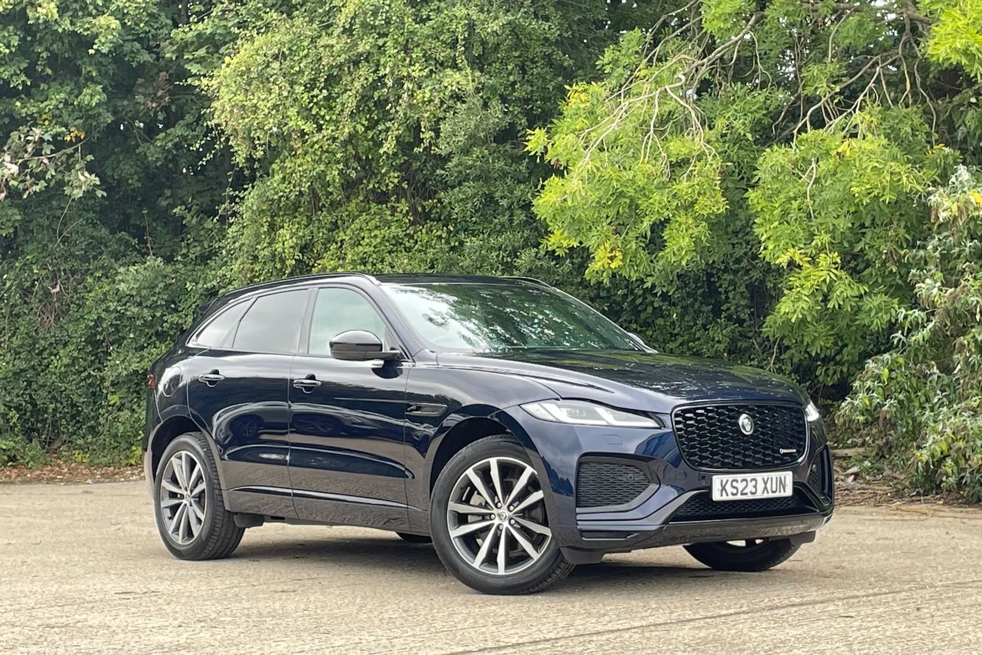 Jaguar F-PACE focused image