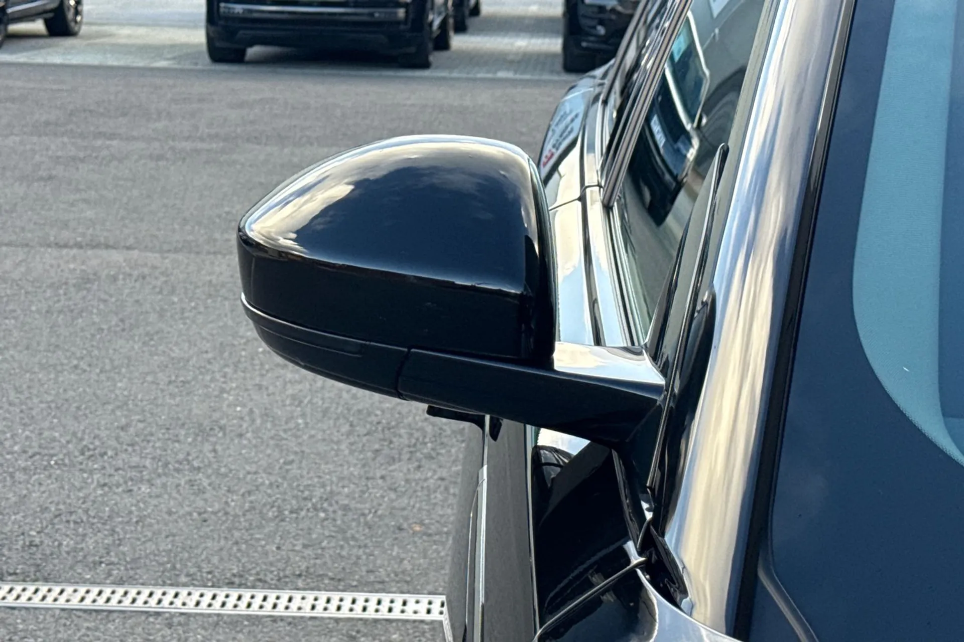 LAND ROVER RANGE ROVER VELAR thumbnail image number 36