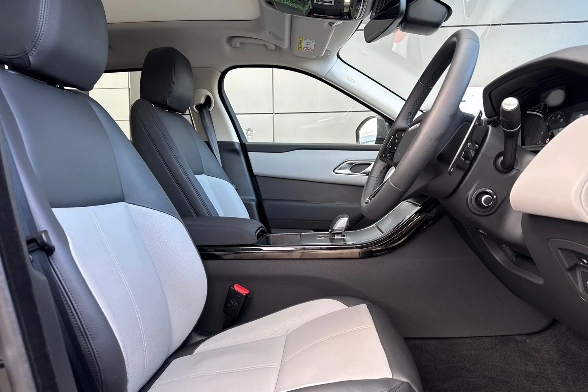 LAND ROVER RANGE ROVER VELAR thumbnail image number 15