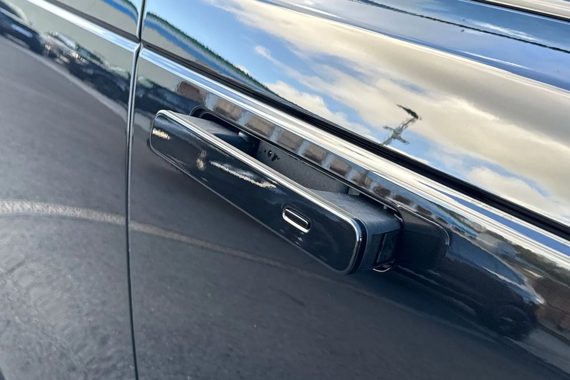 LAND ROVER RANGE ROVER VELAR thumbnail image number 34