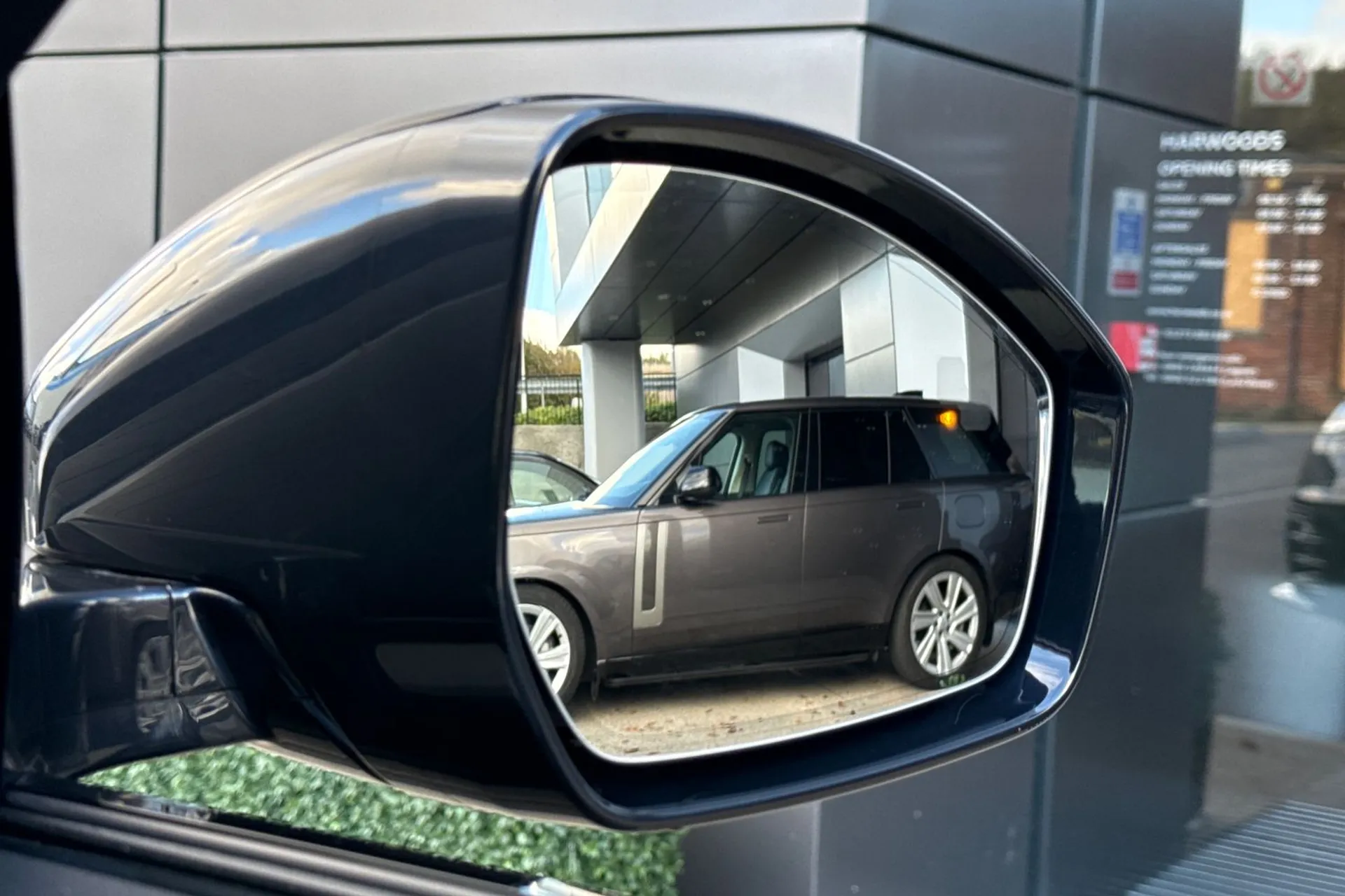 LAND ROVER RANGE ROVER VELAR thumbnail image number 12