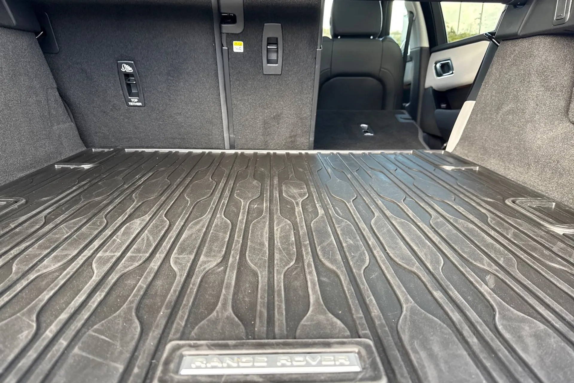 LAND ROVER RANGE ROVER VELAR thumbnail image number 41