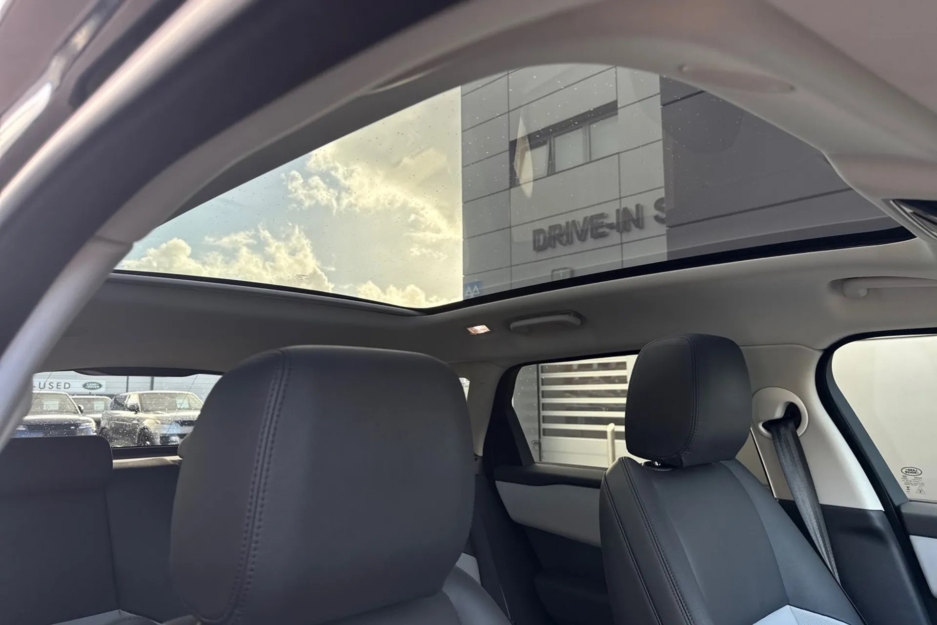 LAND ROVER RANGE ROVER VELAR thumbnail image number 9