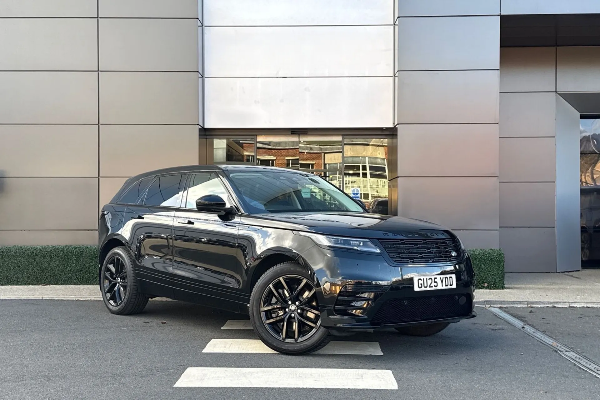 LAND ROVER RANGE ROVER VELAR focused image