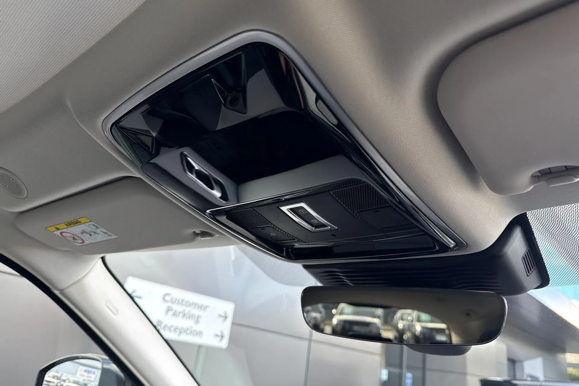 LAND ROVER RANGE ROVER VELAR thumbnail image number 54