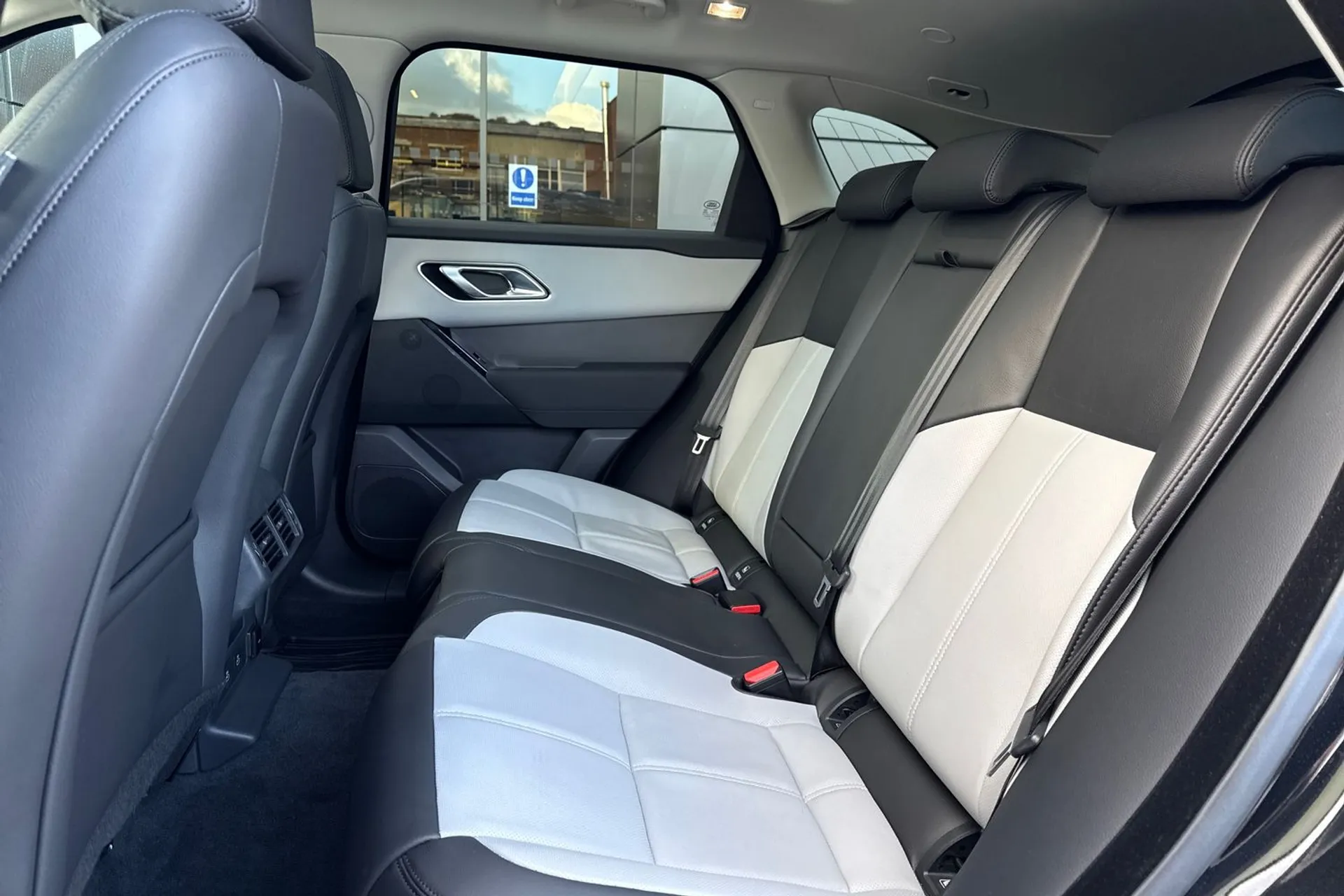 LAND ROVER RANGE ROVER VELAR thumbnail image number 53