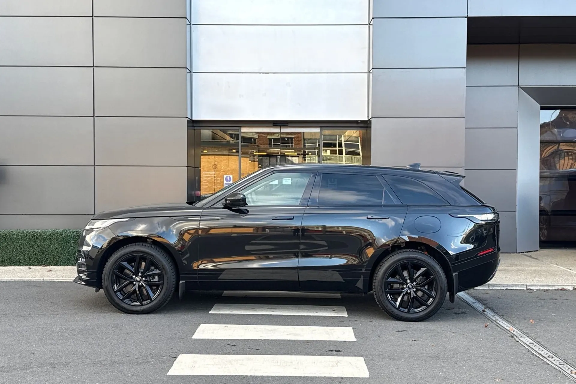 LAND ROVER RANGE ROVER VELAR thumbnail image number 11