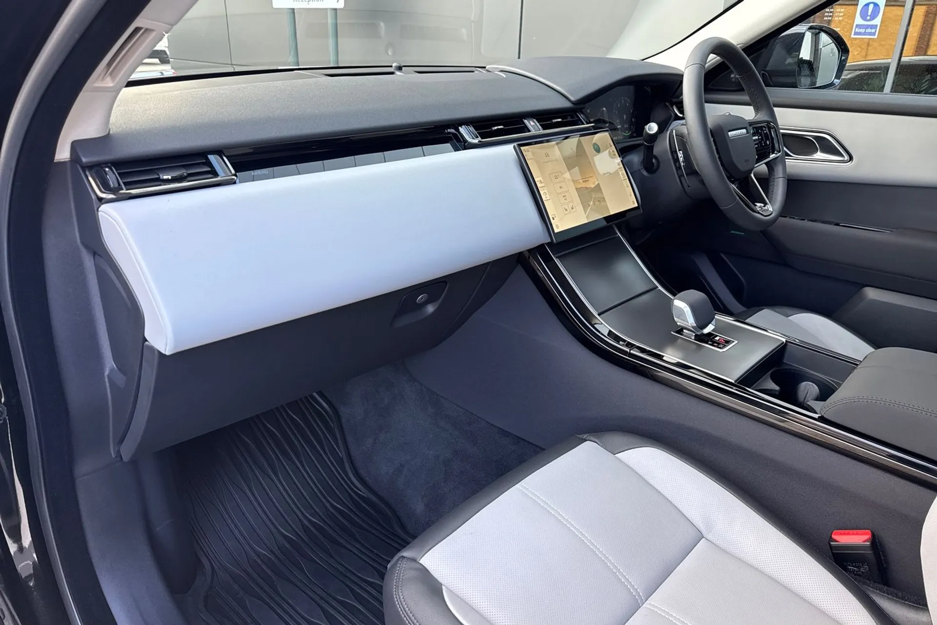 LAND ROVER RANGE ROVER VELAR thumbnail image number 51