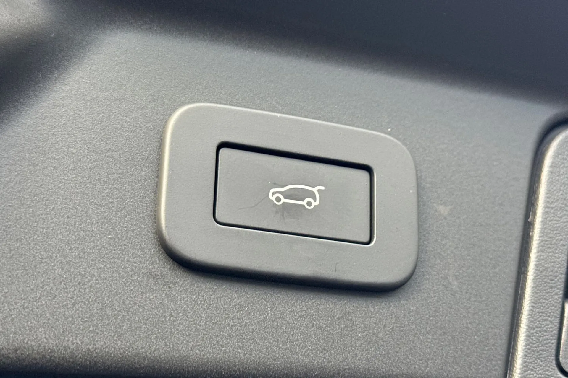 LAND ROVER RANGE ROVER VELAR thumbnail image number 40