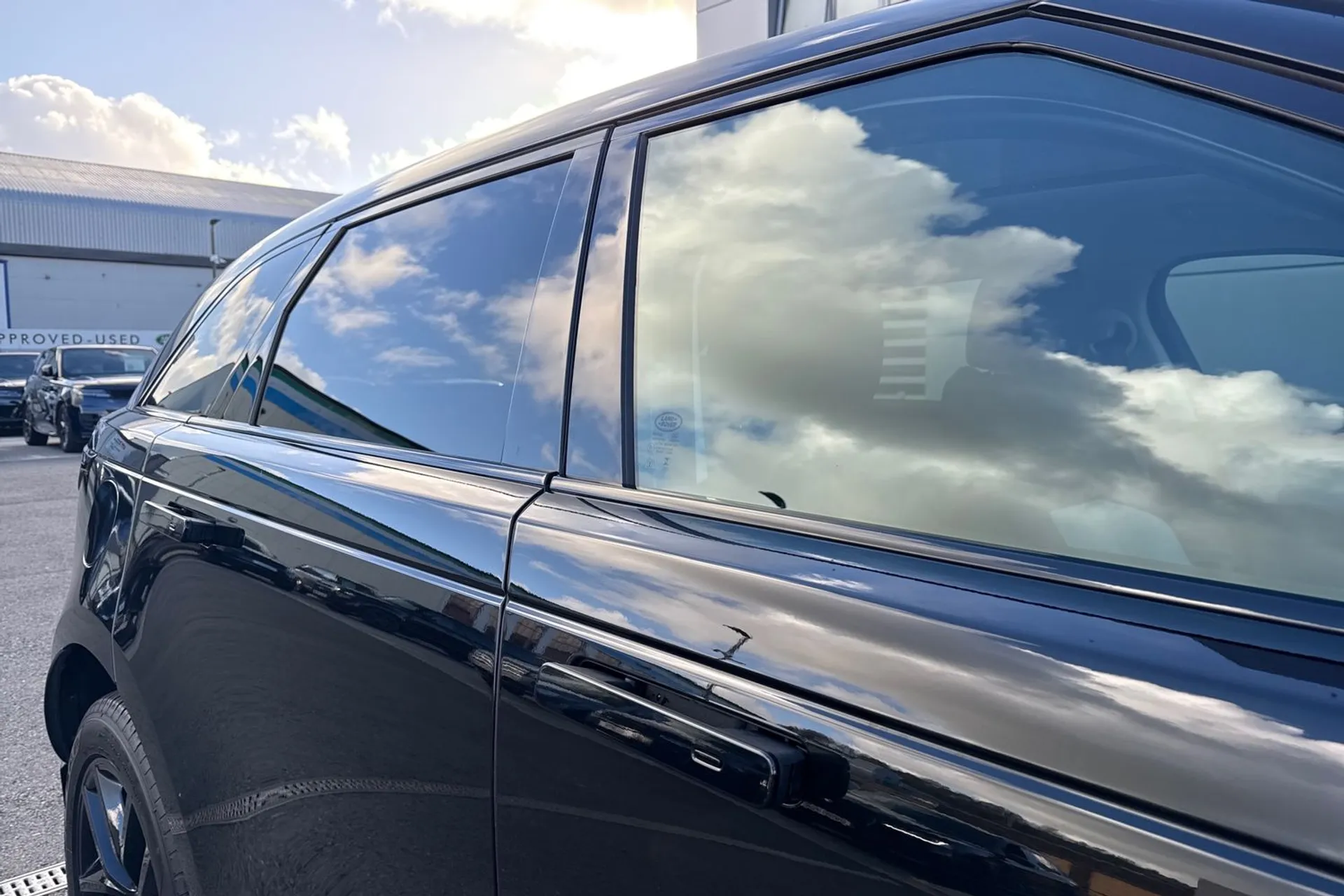 LAND ROVER RANGE ROVER VELAR thumbnail image number 33