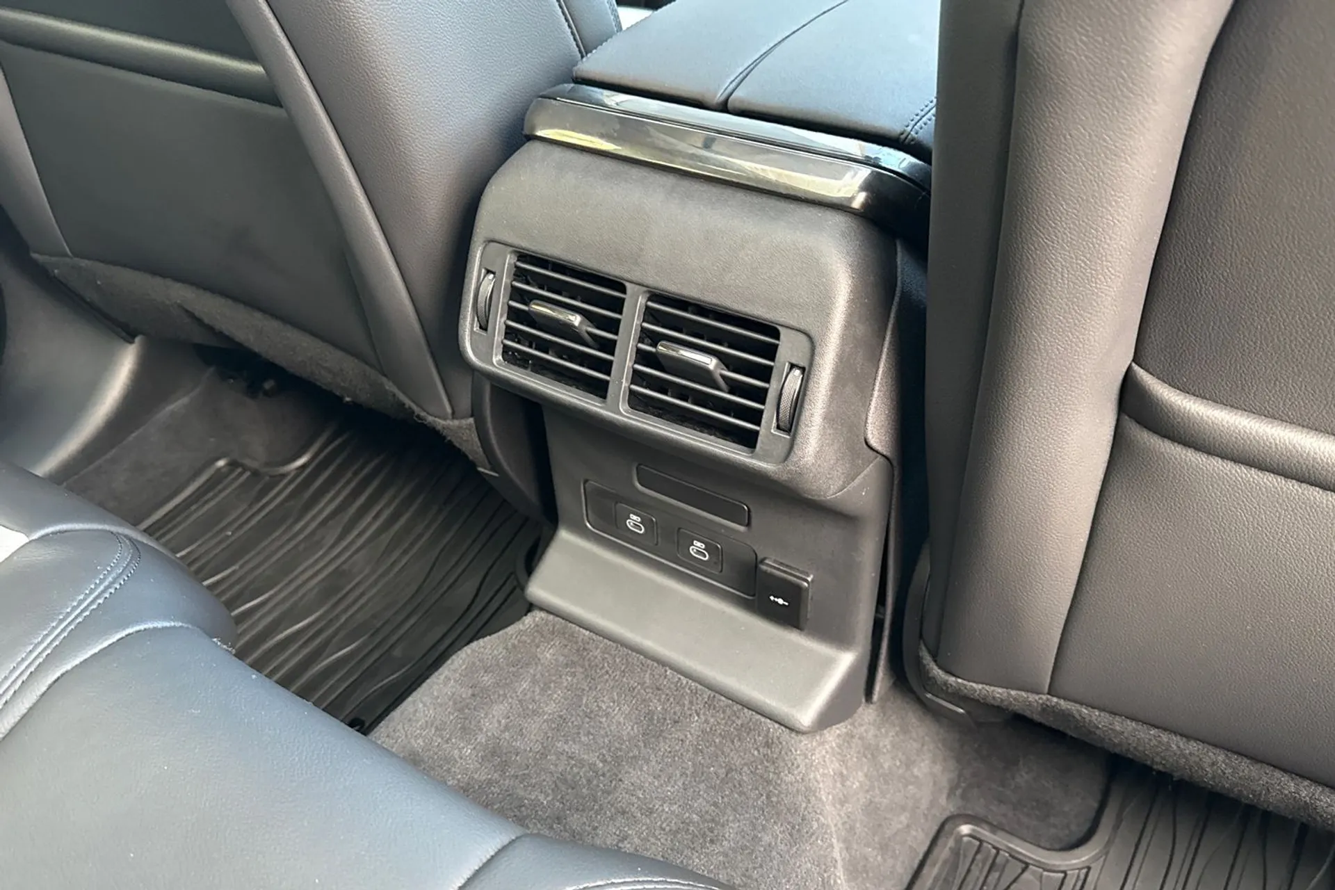 LAND ROVER RANGE ROVER VELAR thumbnail image number 47