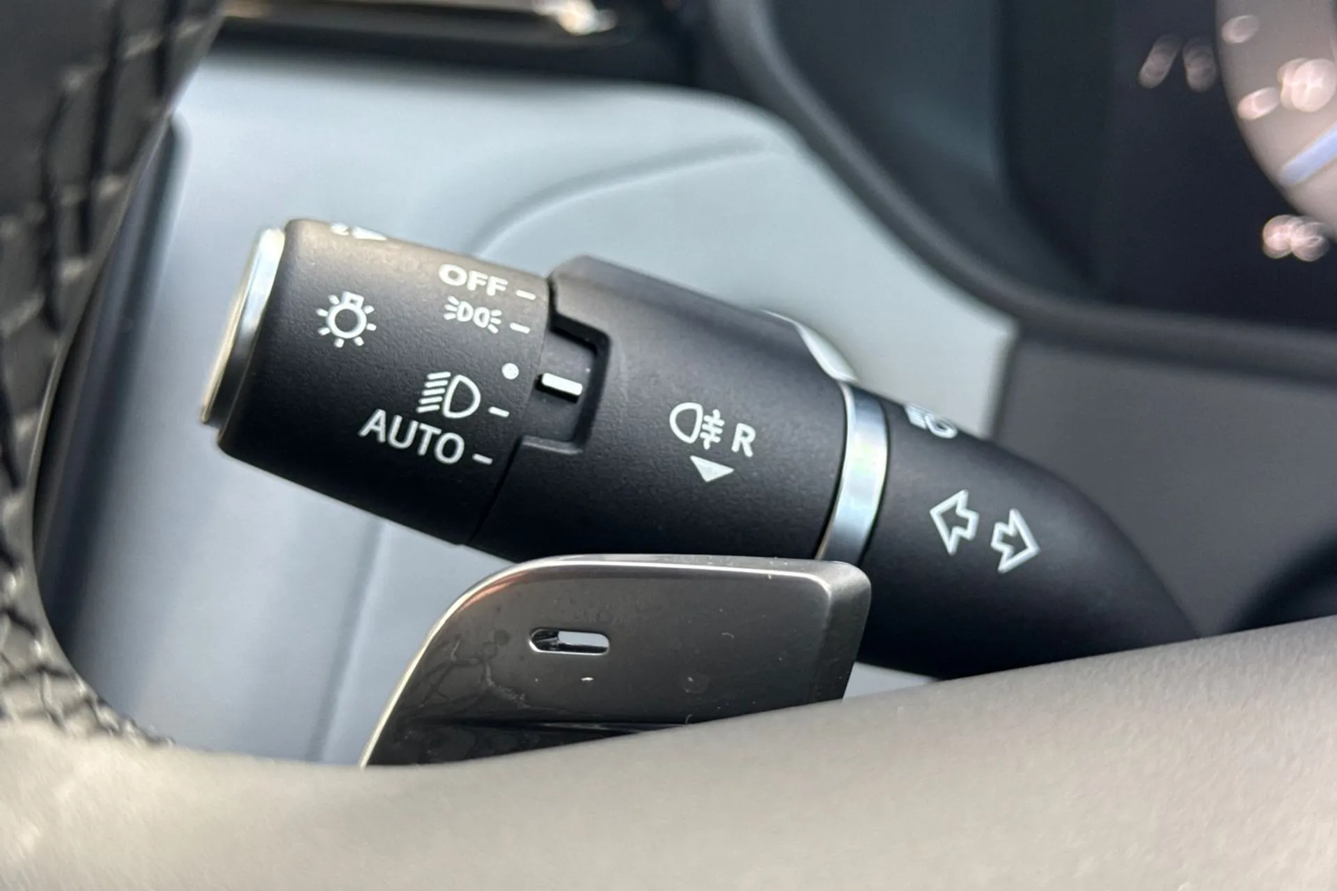 LAND ROVER RANGE ROVER VELAR thumbnail image number 32