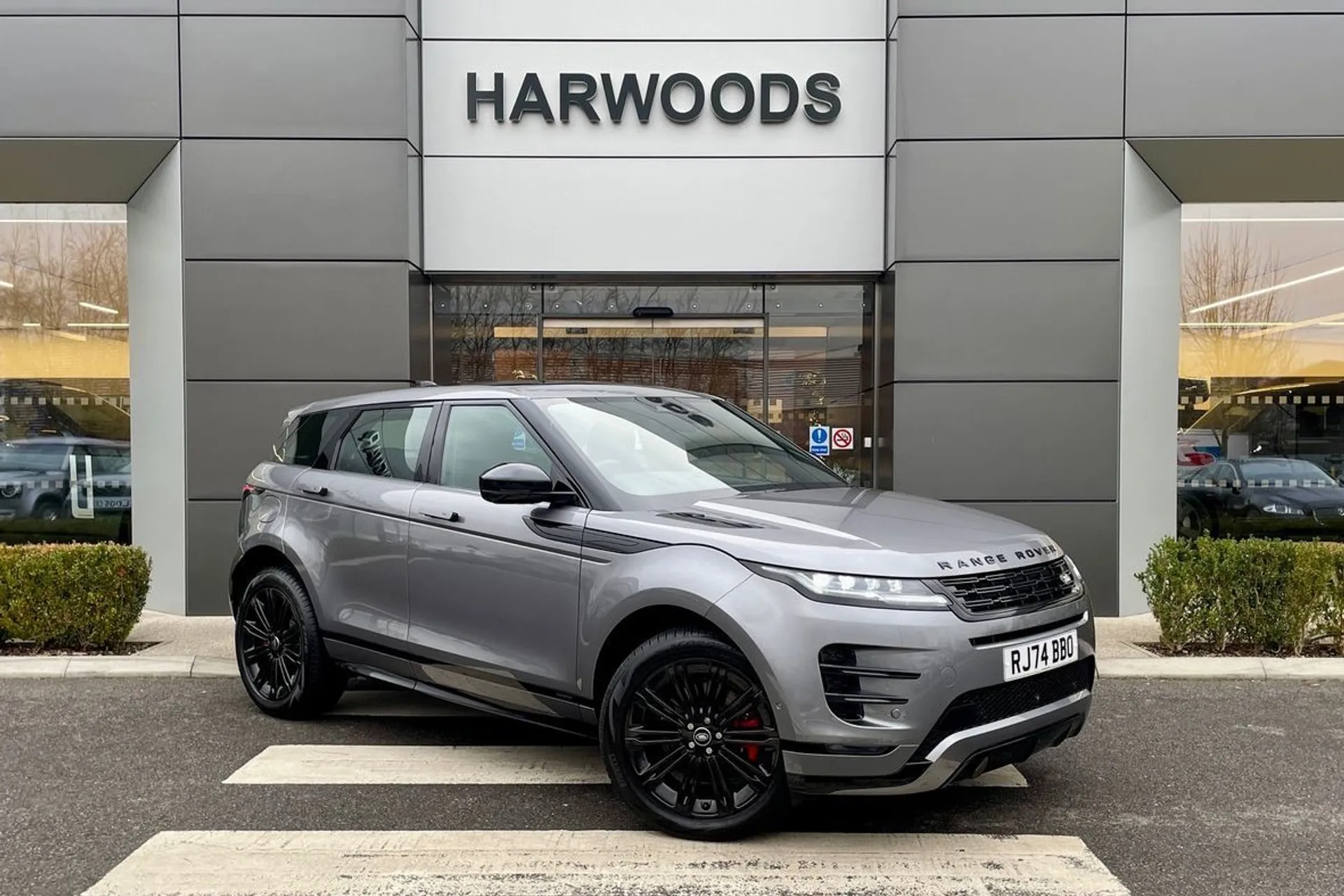 LAND ROVER RANGE ROVER EVOQUE focused image