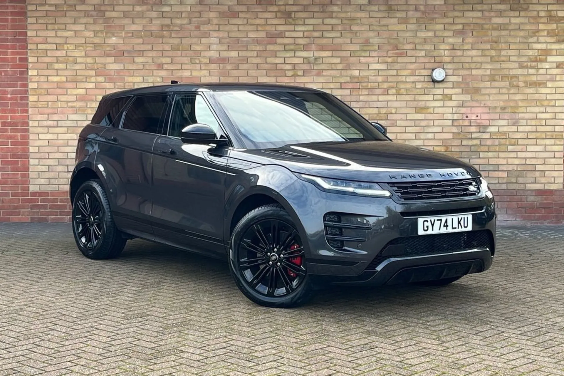 LAND ROVER RANGE ROVER EVOQUE focused image