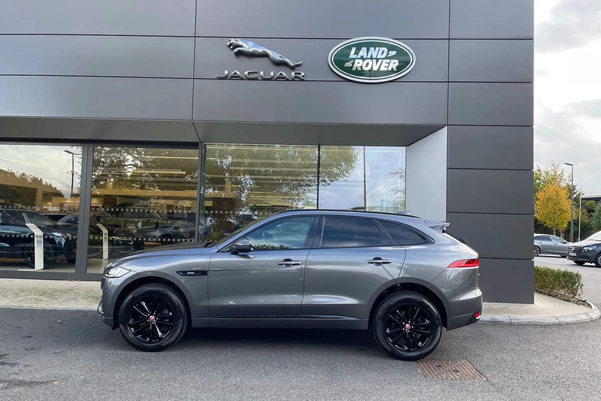 Jaguar F-PACE thumbnail image number 26