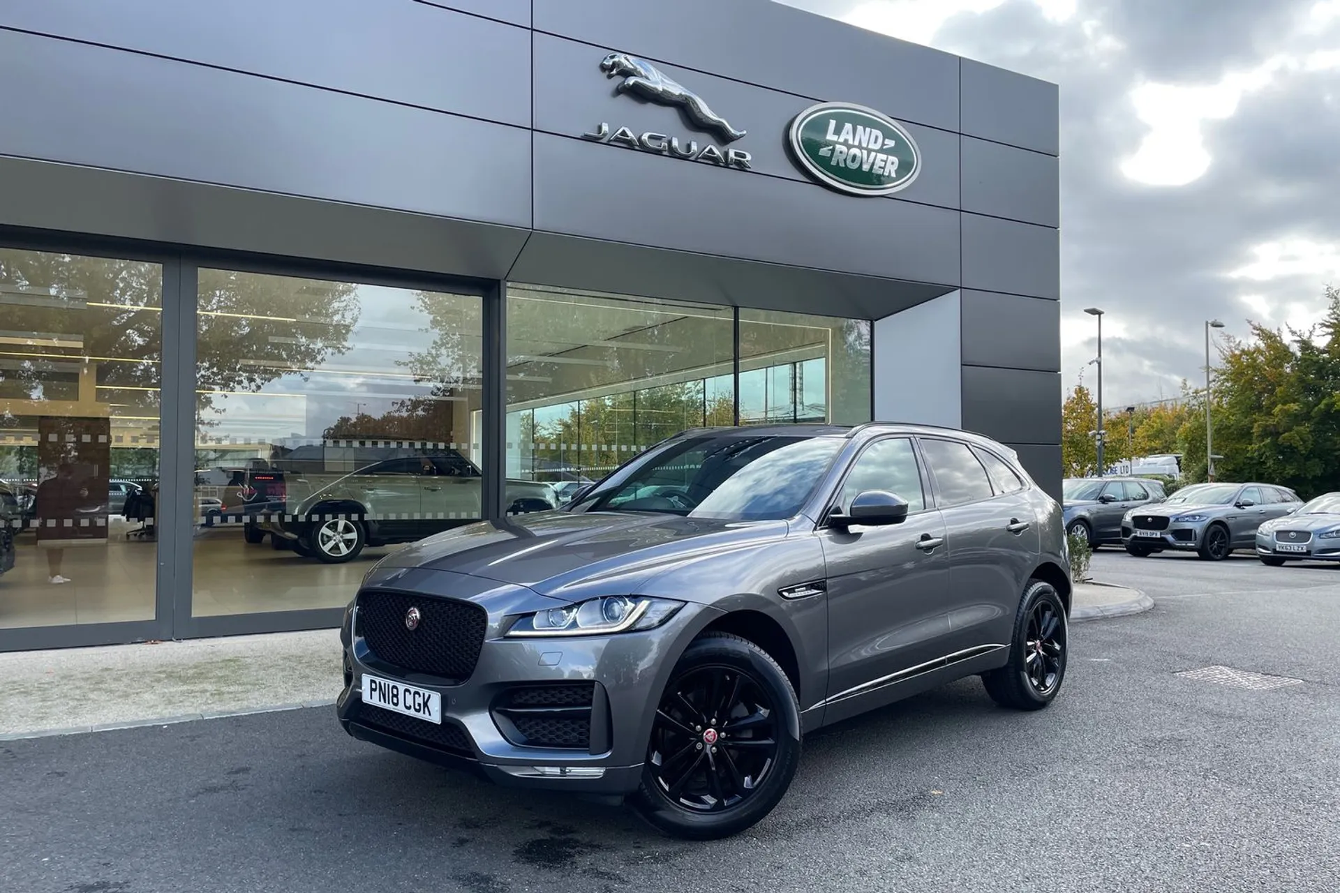 Jaguar F-PACE thumbnail image number 28