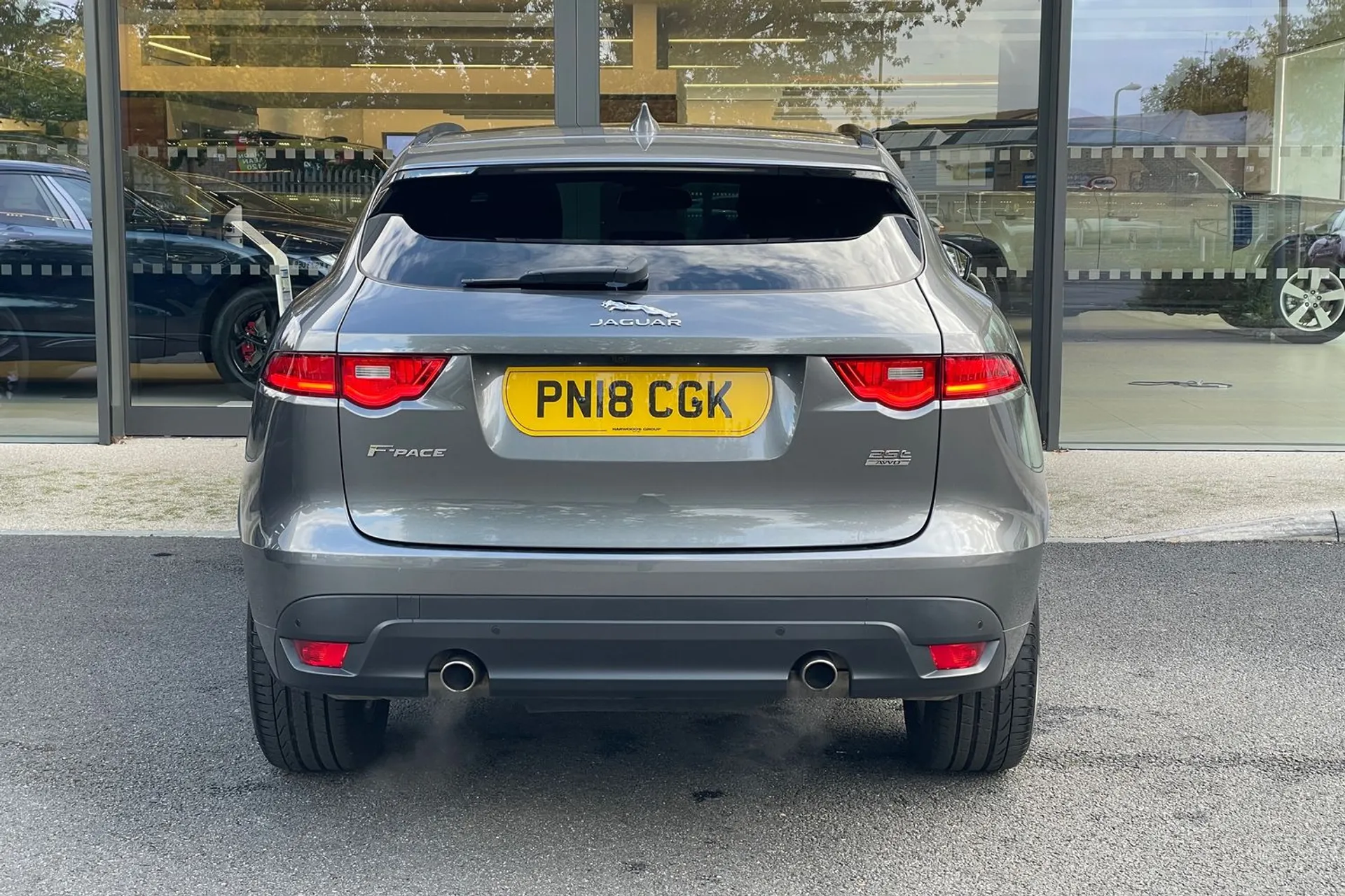 Jaguar F-PACE thumbnail image number 8