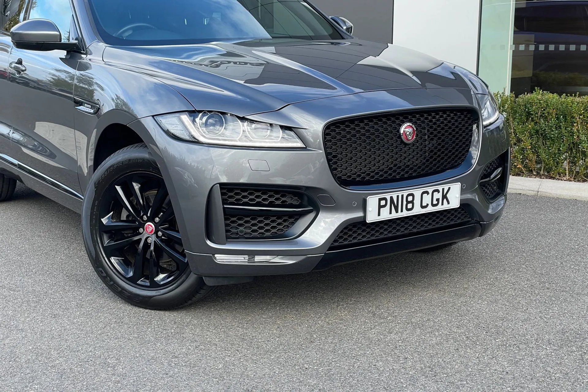 Jaguar F-PACE thumbnail image number 30