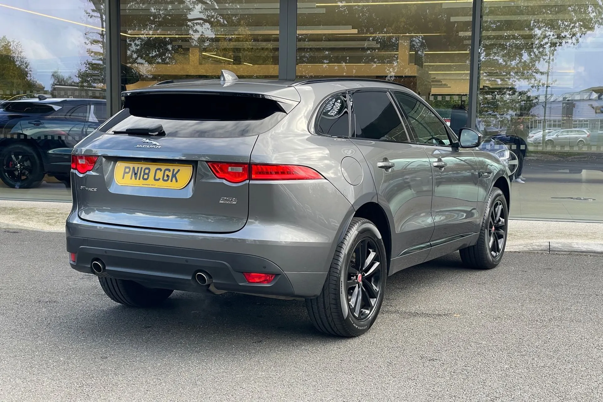 Jaguar F-PACE thumbnail image number 7