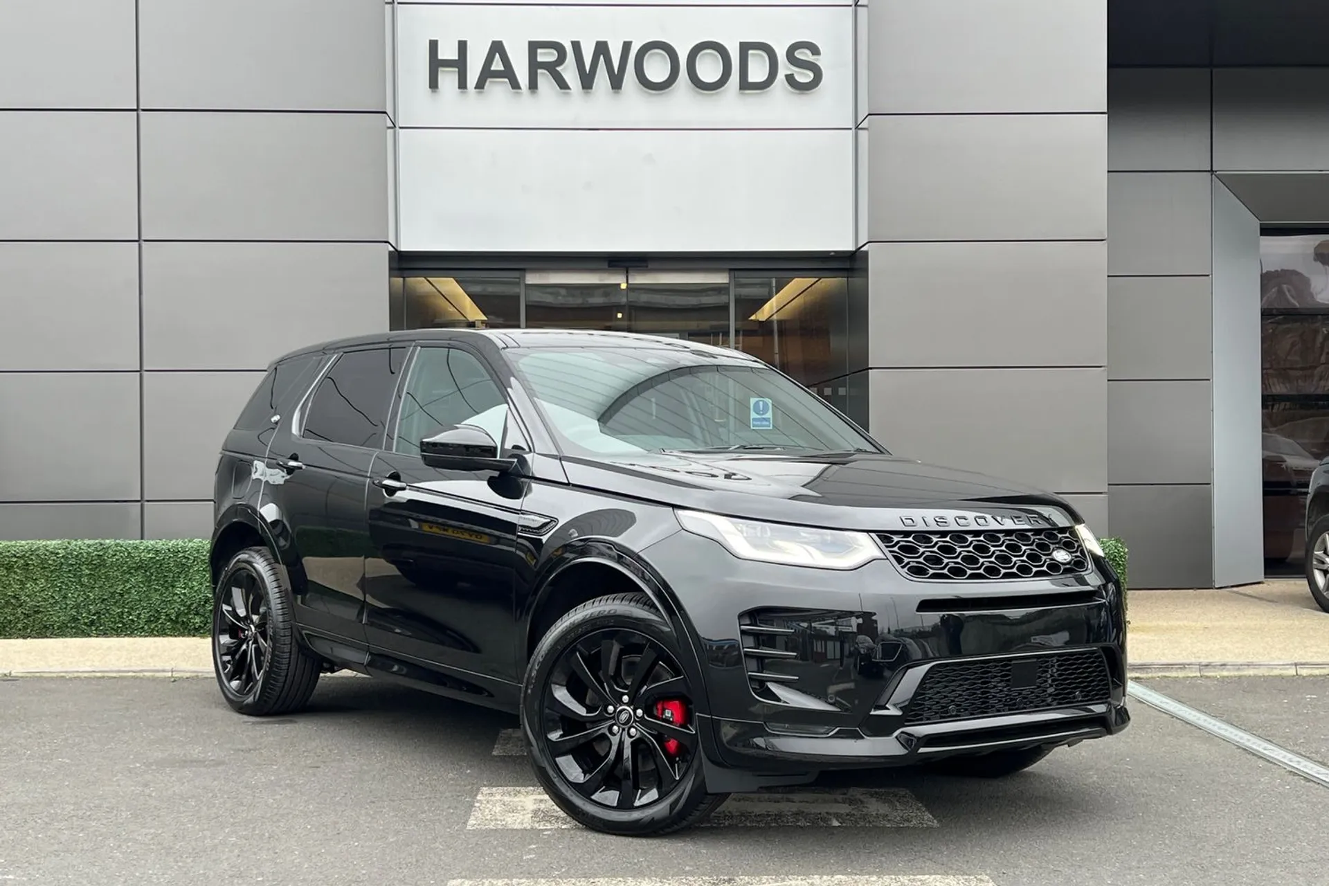 LAND ROVER DISCOVERY SPORT focused image