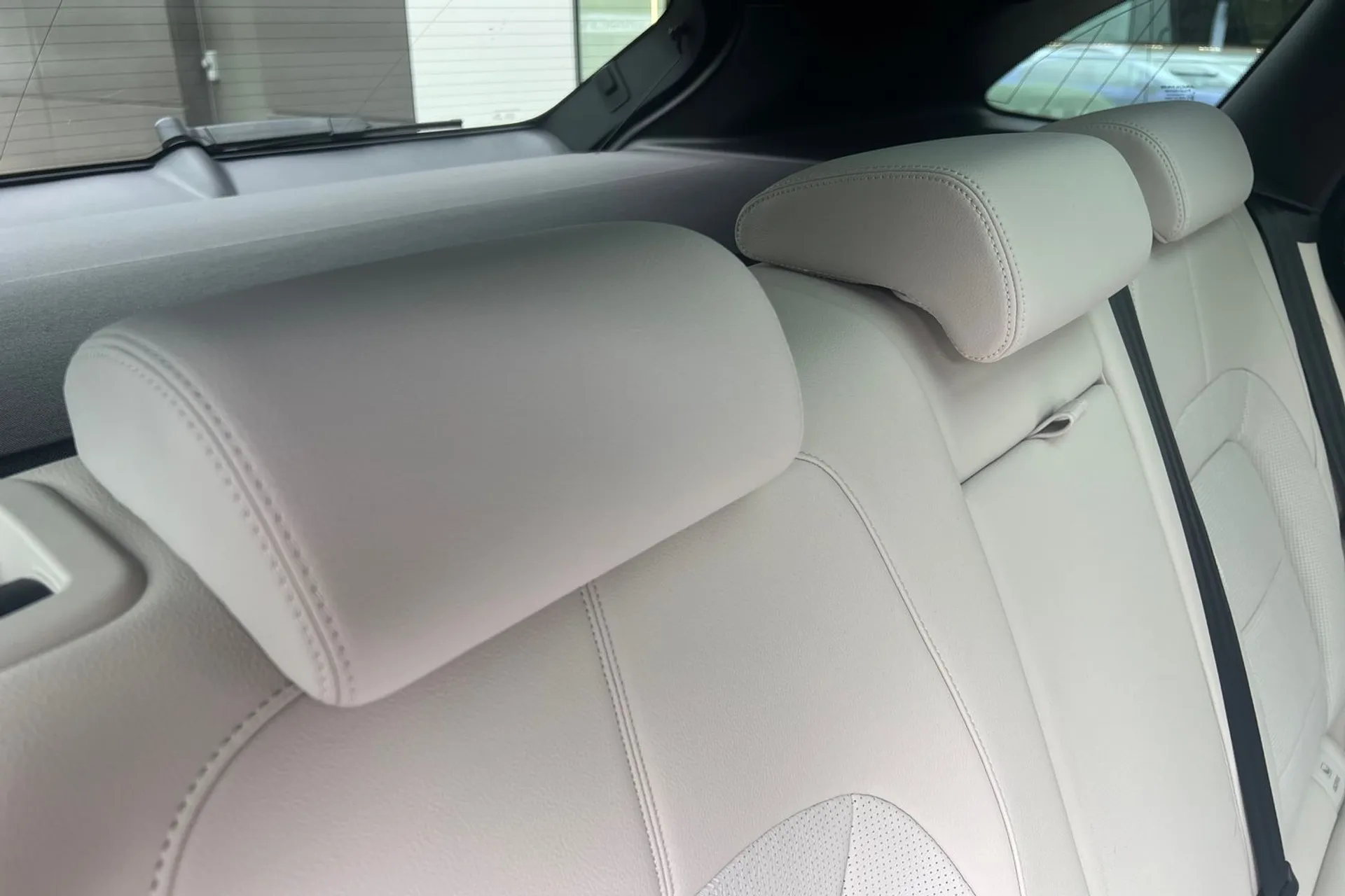 Jaguar F-PACE thumbnail image number 27