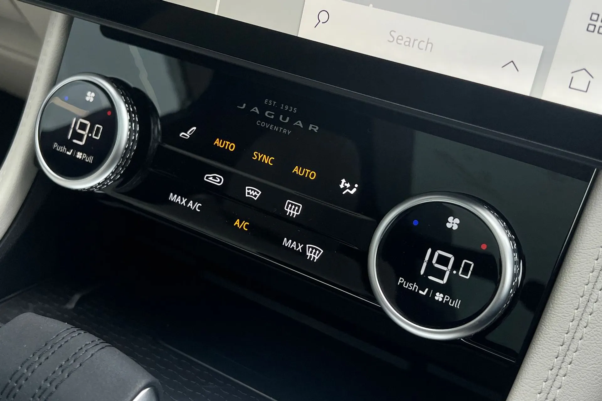 Jaguar F-PACE thumbnail image number 40