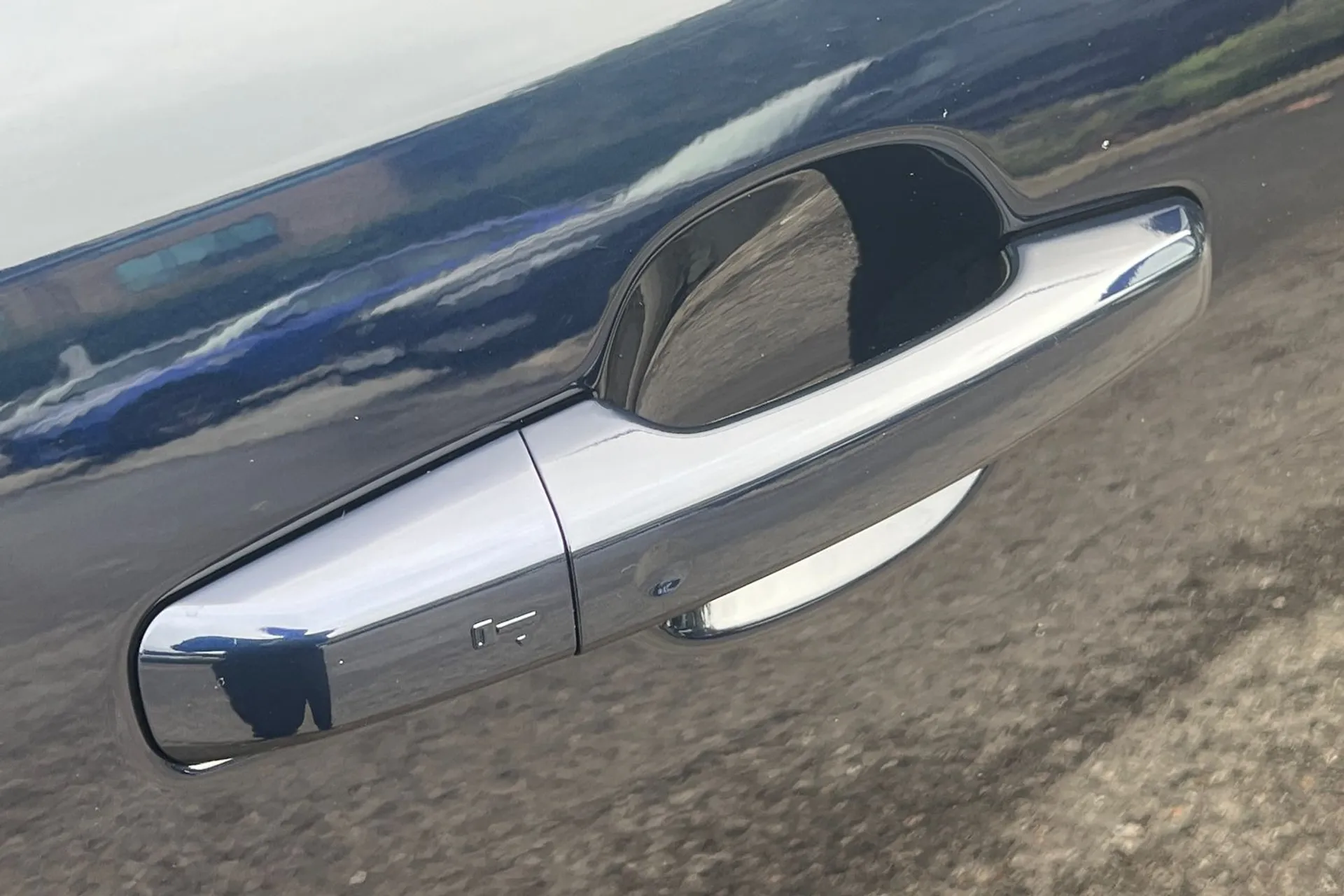 Jaguar F-PACE thumbnail image number 30