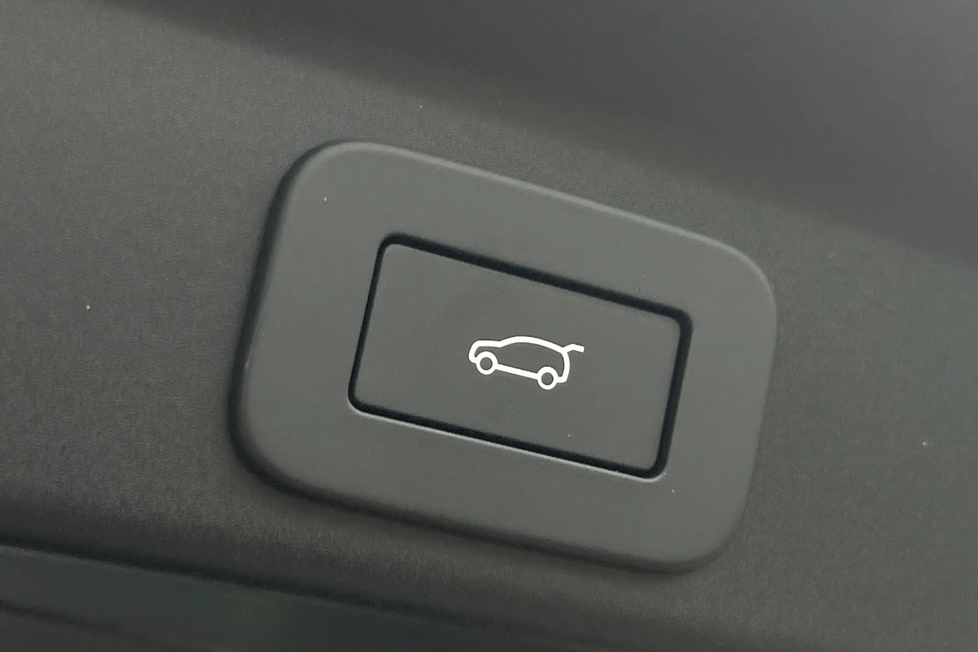 Jaguar F-PACE thumbnail image number 32