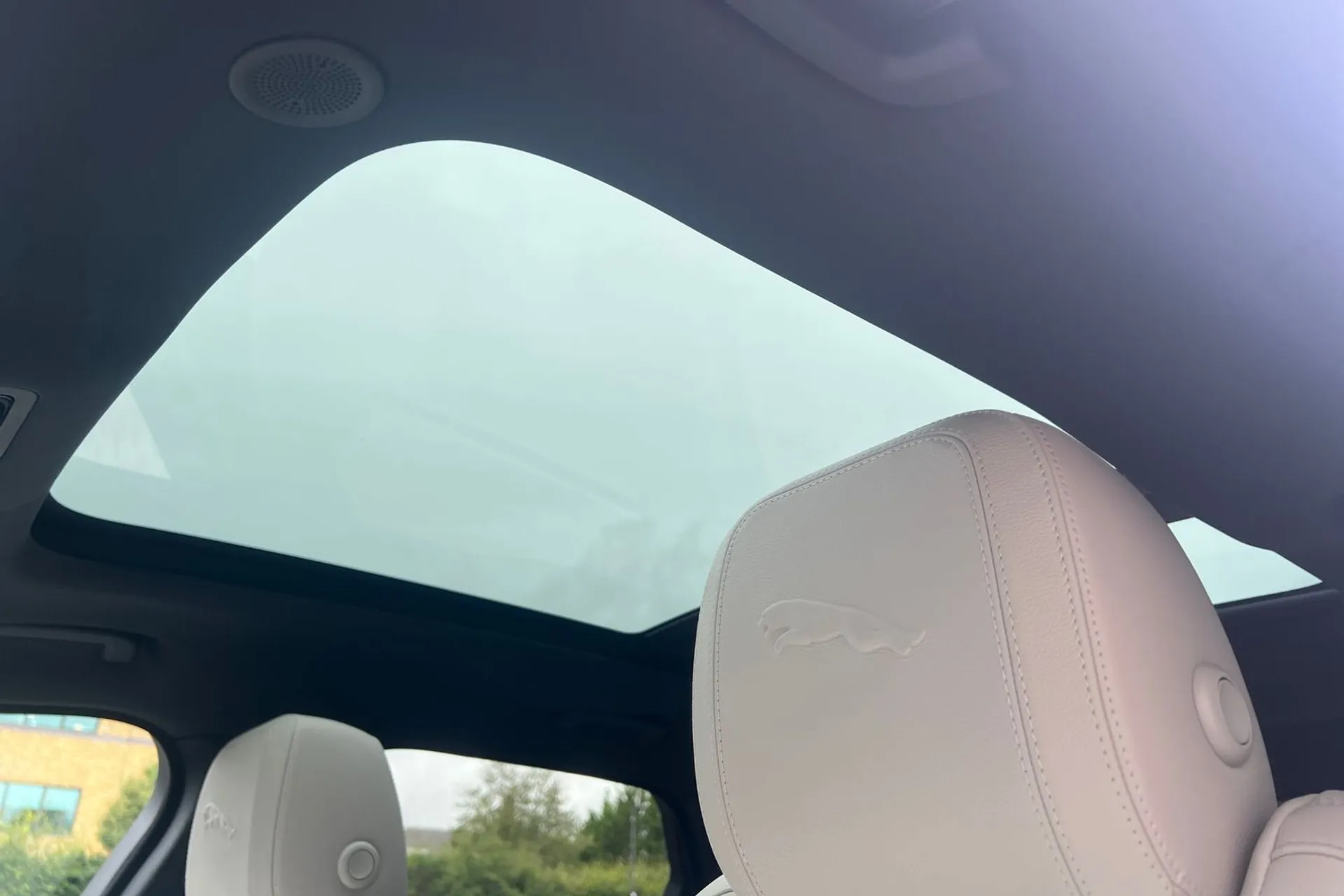 Jaguar F-PACE thumbnail image number 5