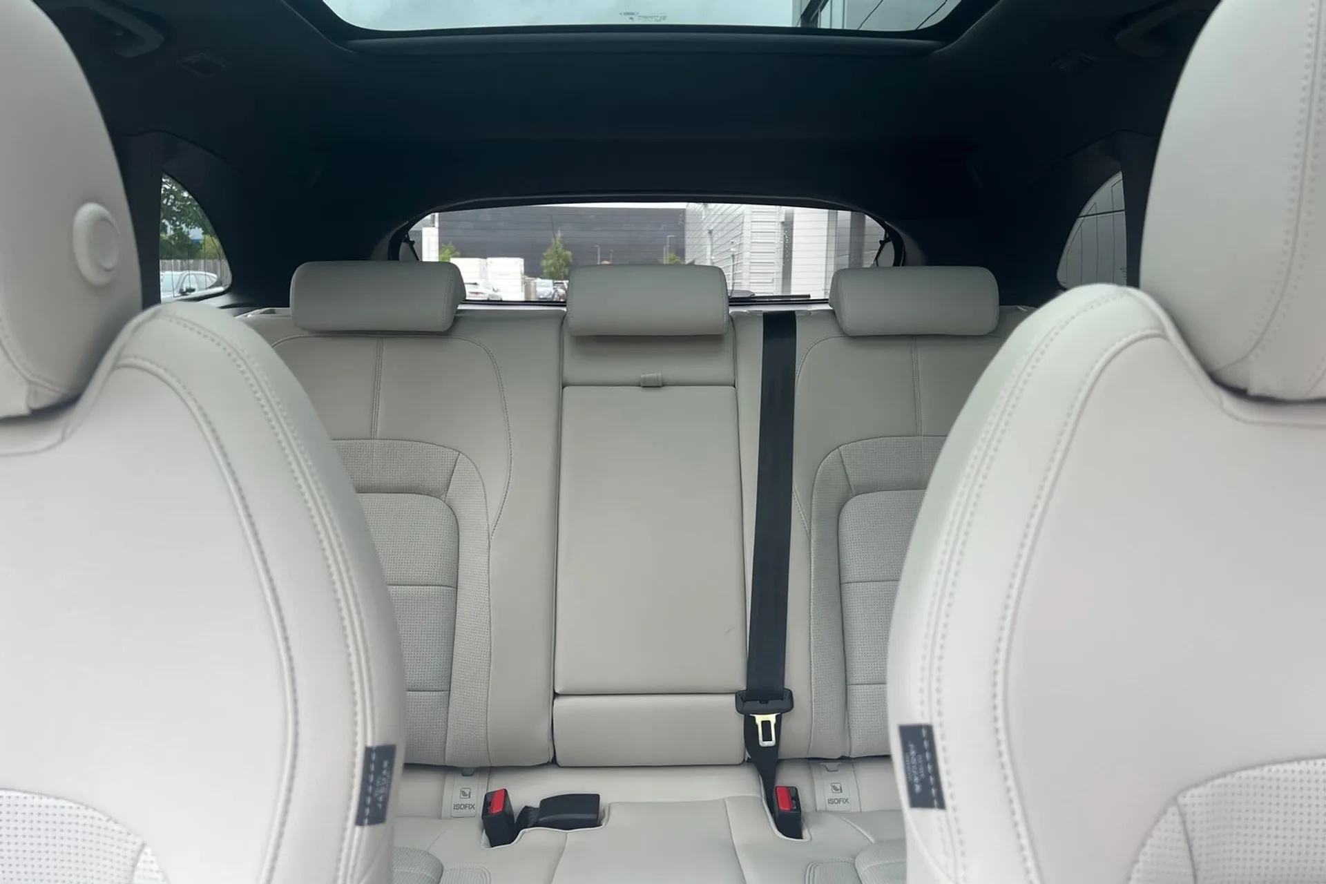 Jaguar F-PACE thumbnail image number 26