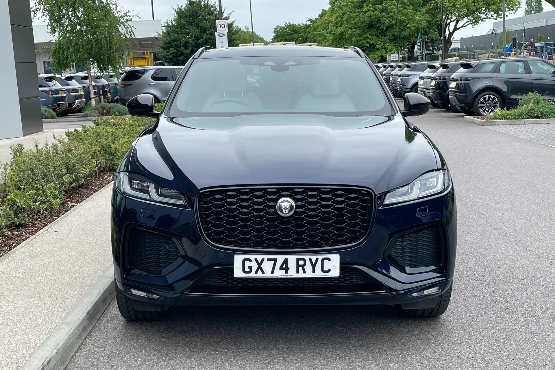 Jaguar F-PACE thumbnail image number 17