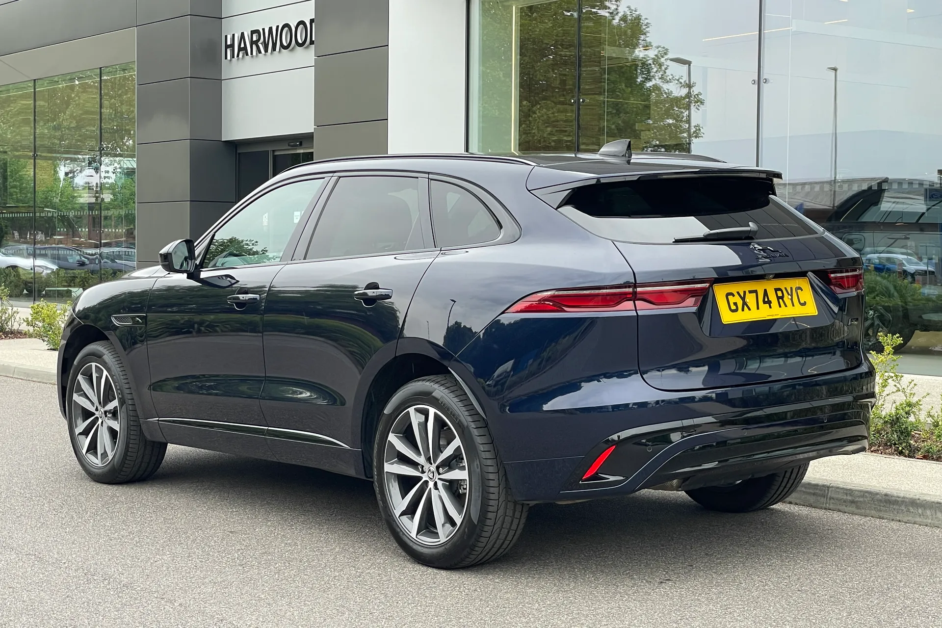 Jaguar F-PACE thumbnail image number 13